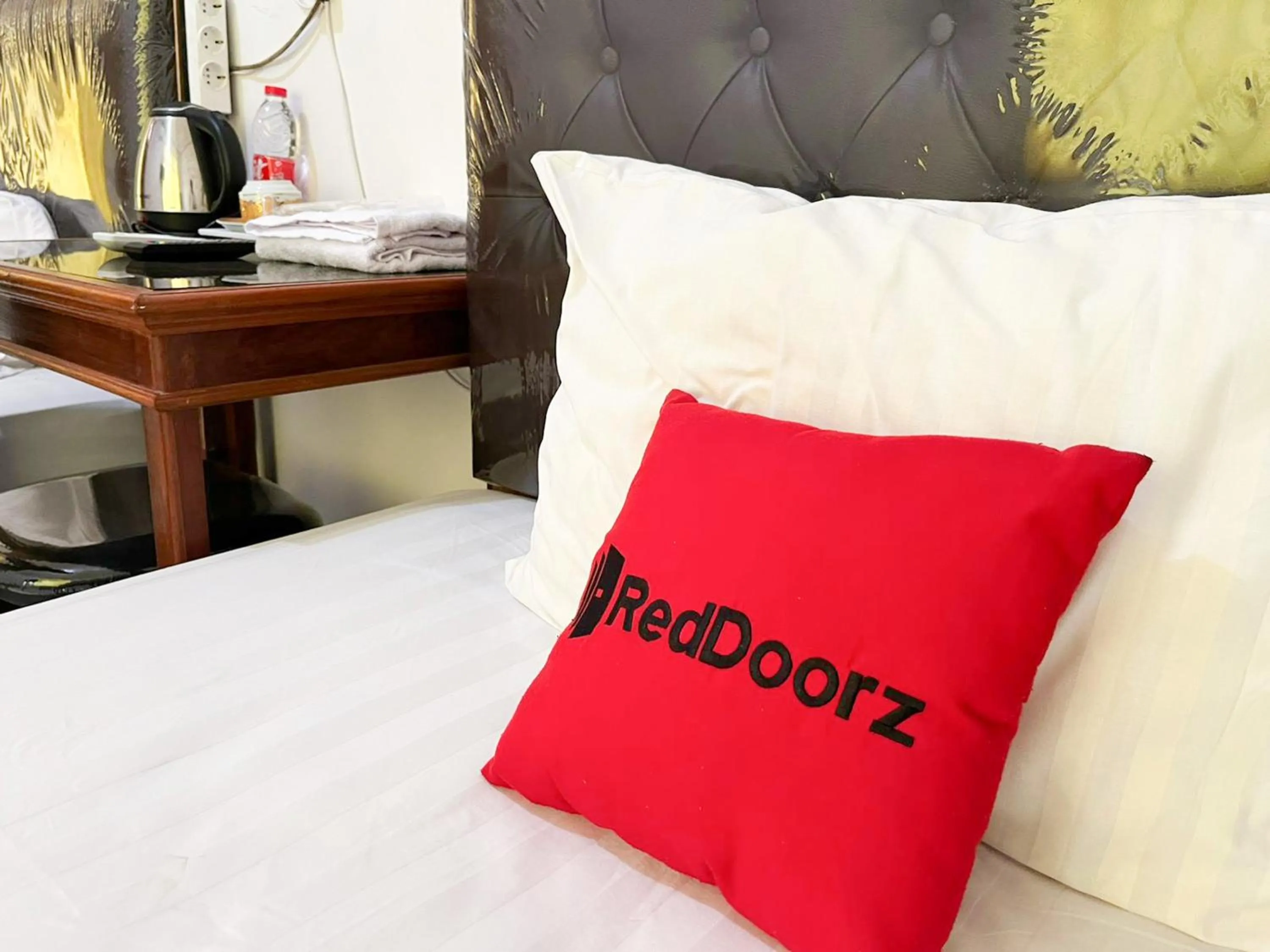 Bedroom, Bed in RedDoorz Syariah Near Alun-Alun Tulungagung