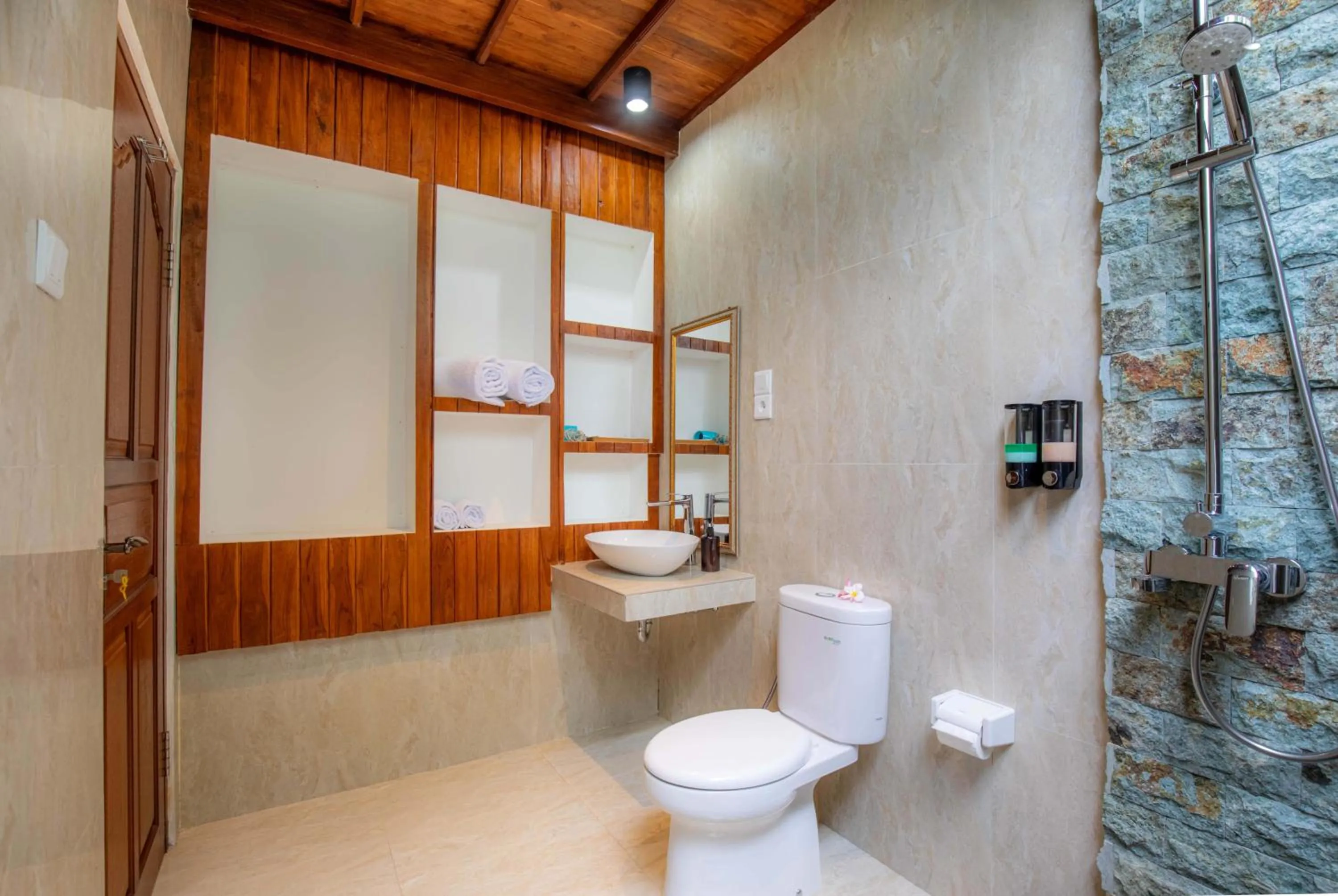 Shower in Puri Arsa Bali