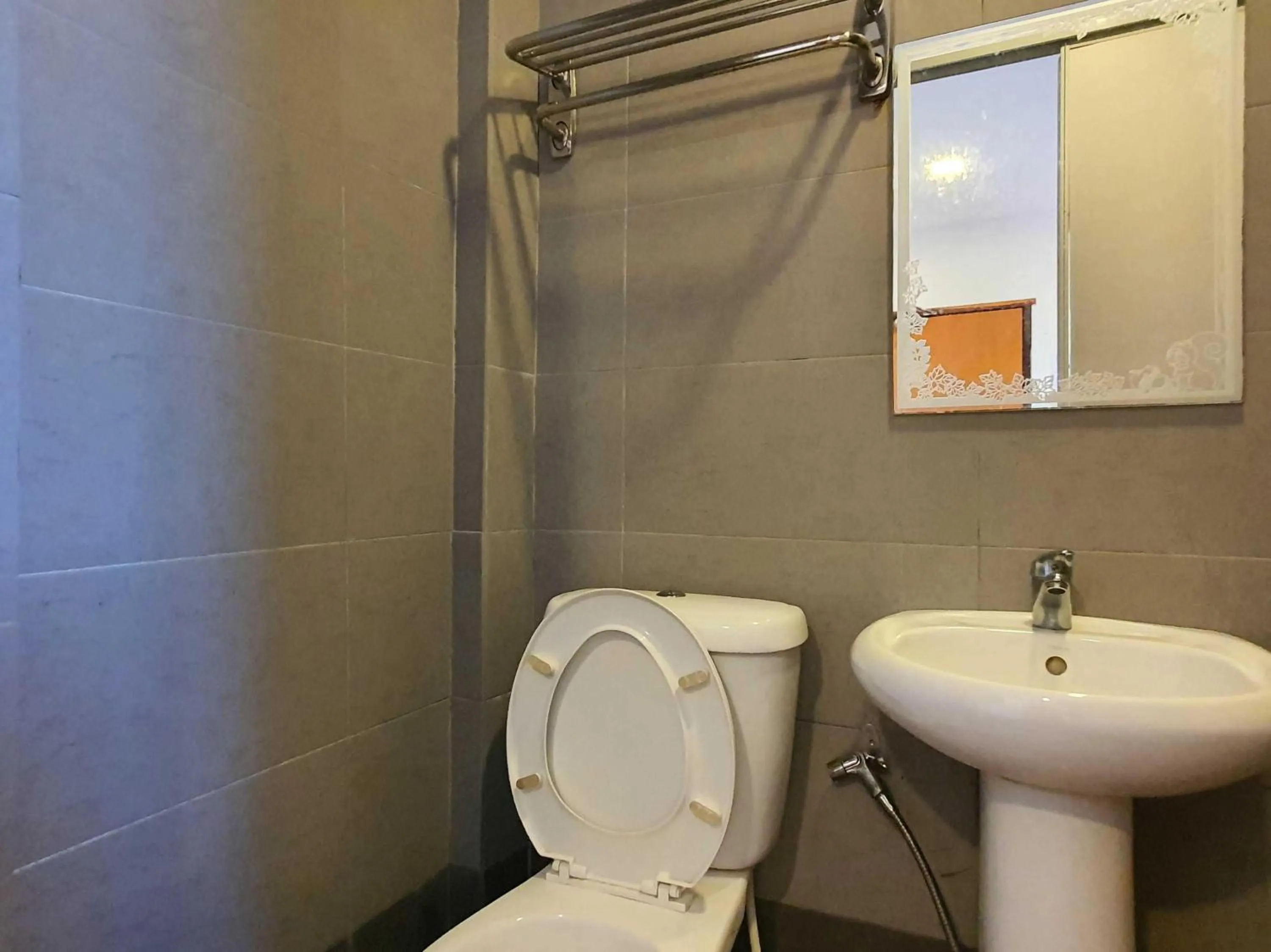 Bathroom in Hotel O Signature Inn Miri