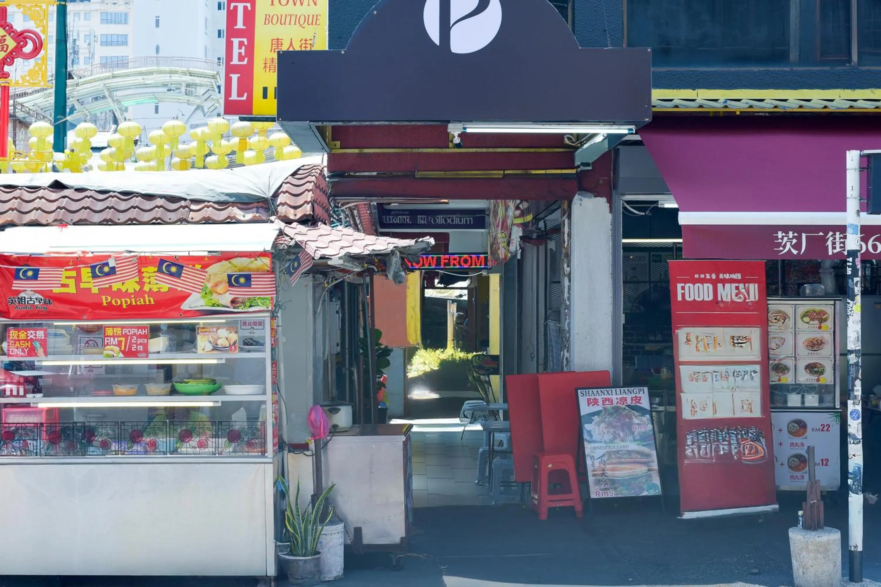 Facade/entrance in Hotel O Pollodium Chinatown