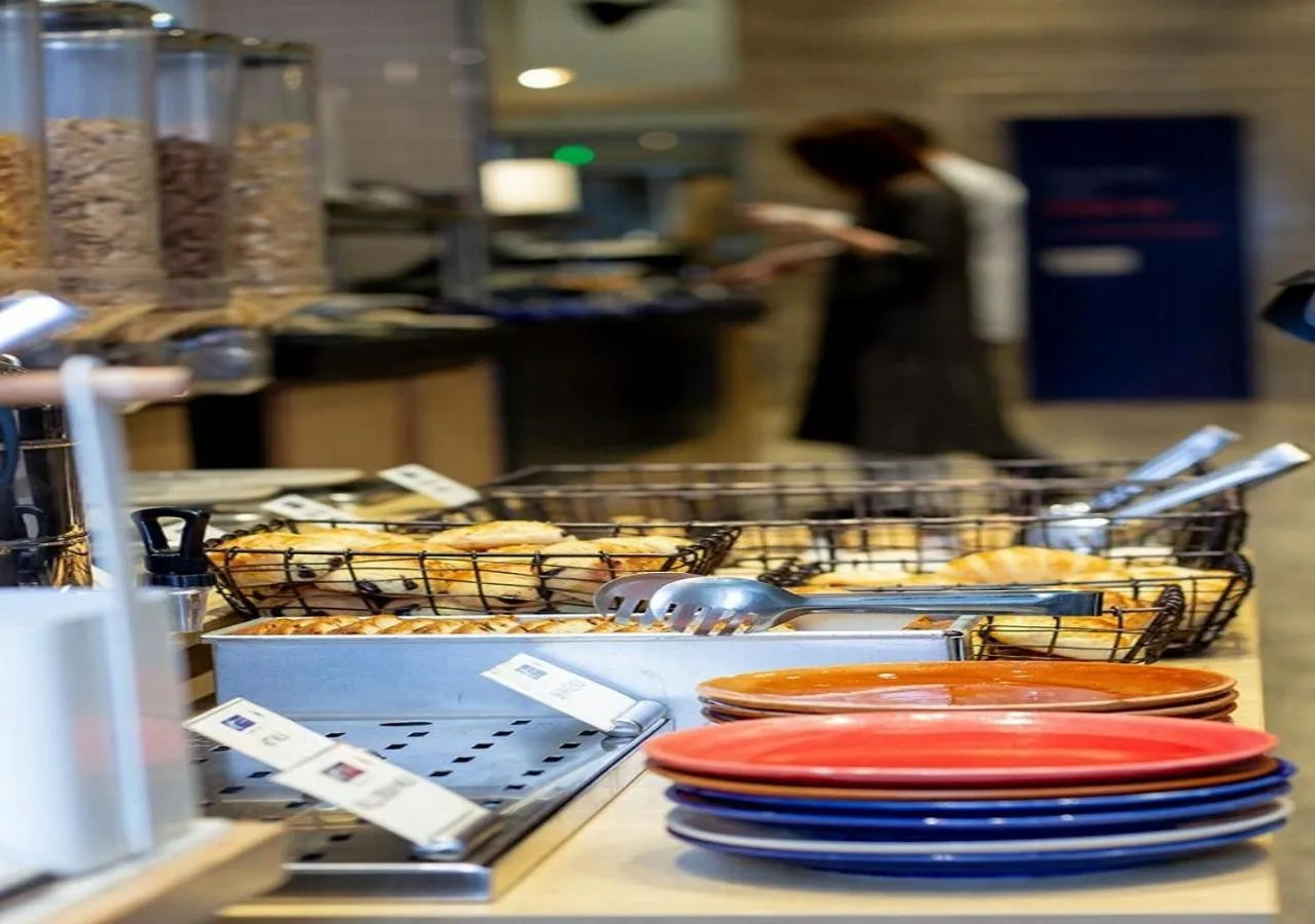 Food in Holiday Inn Express Kolkata New Town by IHG