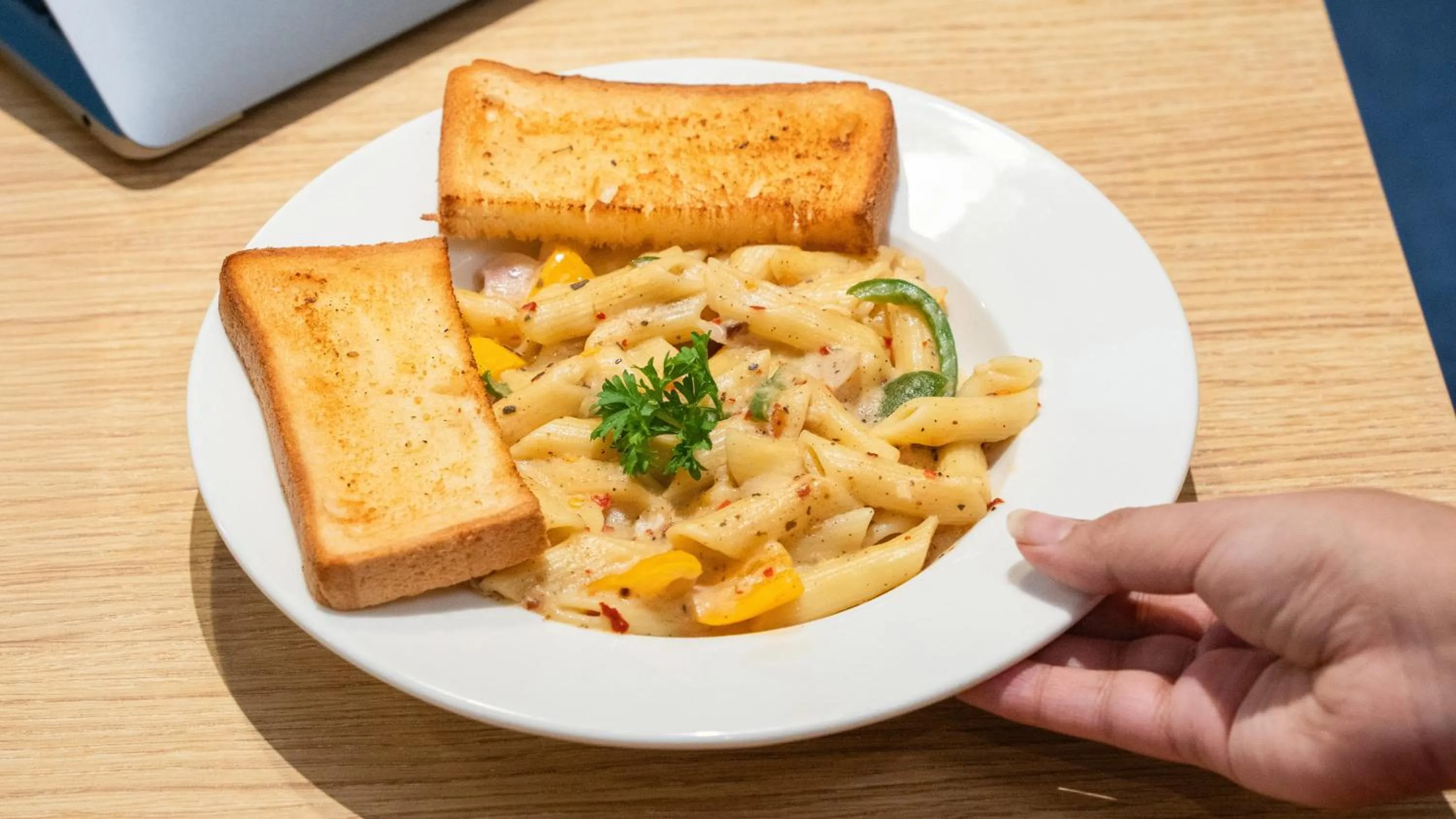 Restaurant/places to eat in Holiday Inn Express Kolkata New Town by IHG