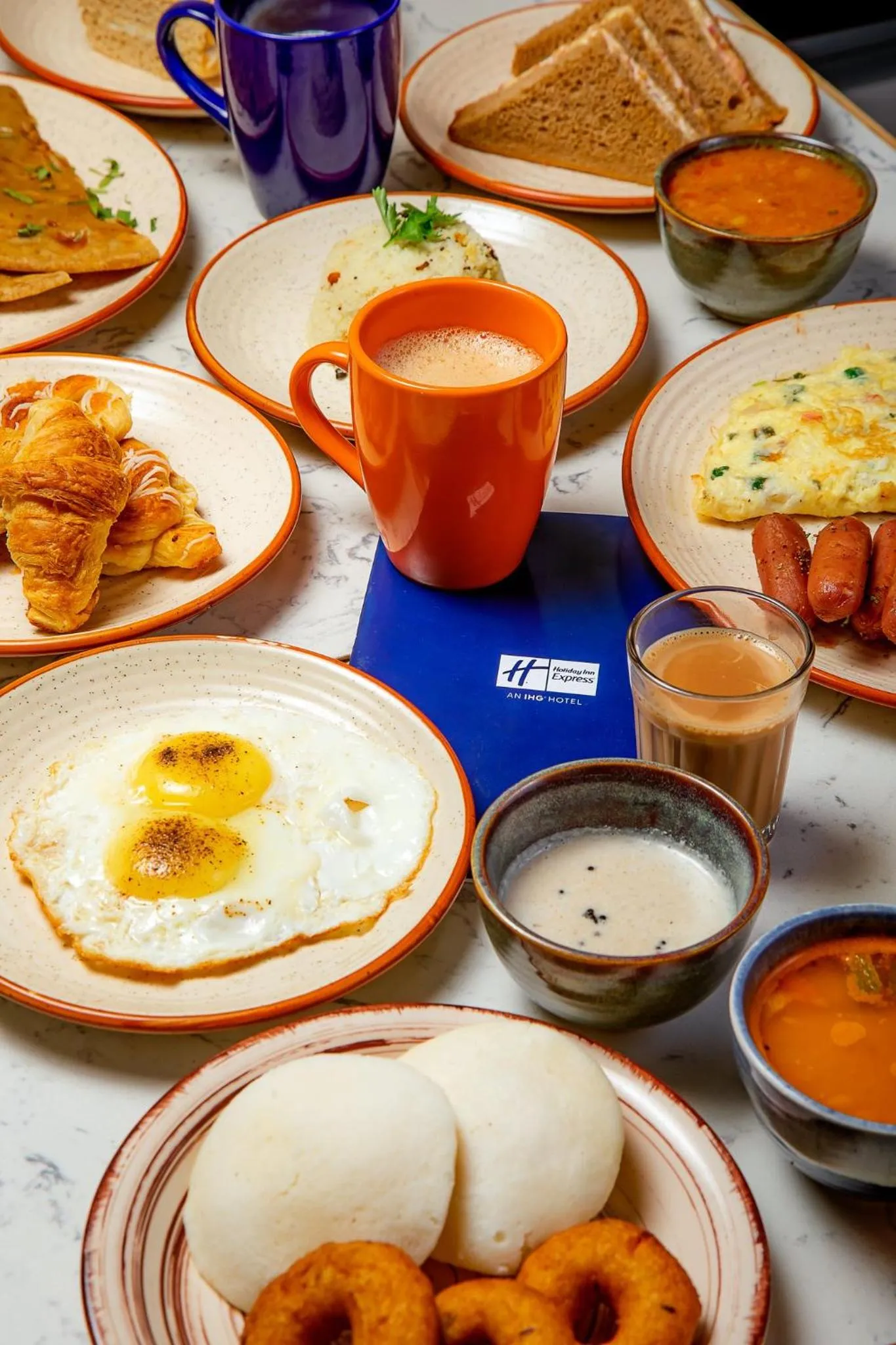 Restaurant/places to eat in Holiday Inn Express Kolkata New Town by IHG