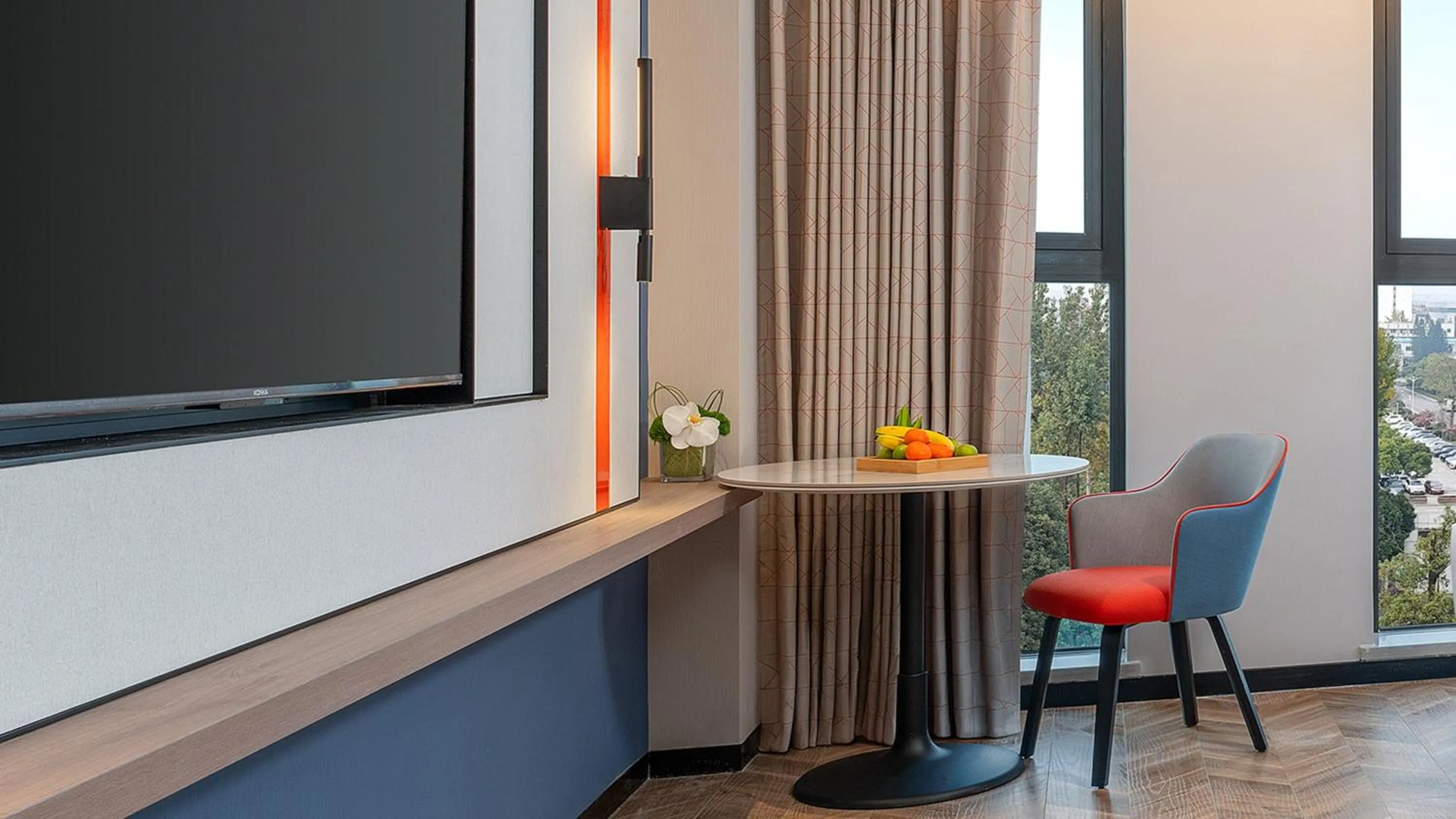 Photo of the whole room in Holiday Inn Express Chengdu Shuangliu Airport by IHG - Free shuttle bus from Shuangliu International Airport to hotel about 8 Minutes by car, Welcome drink