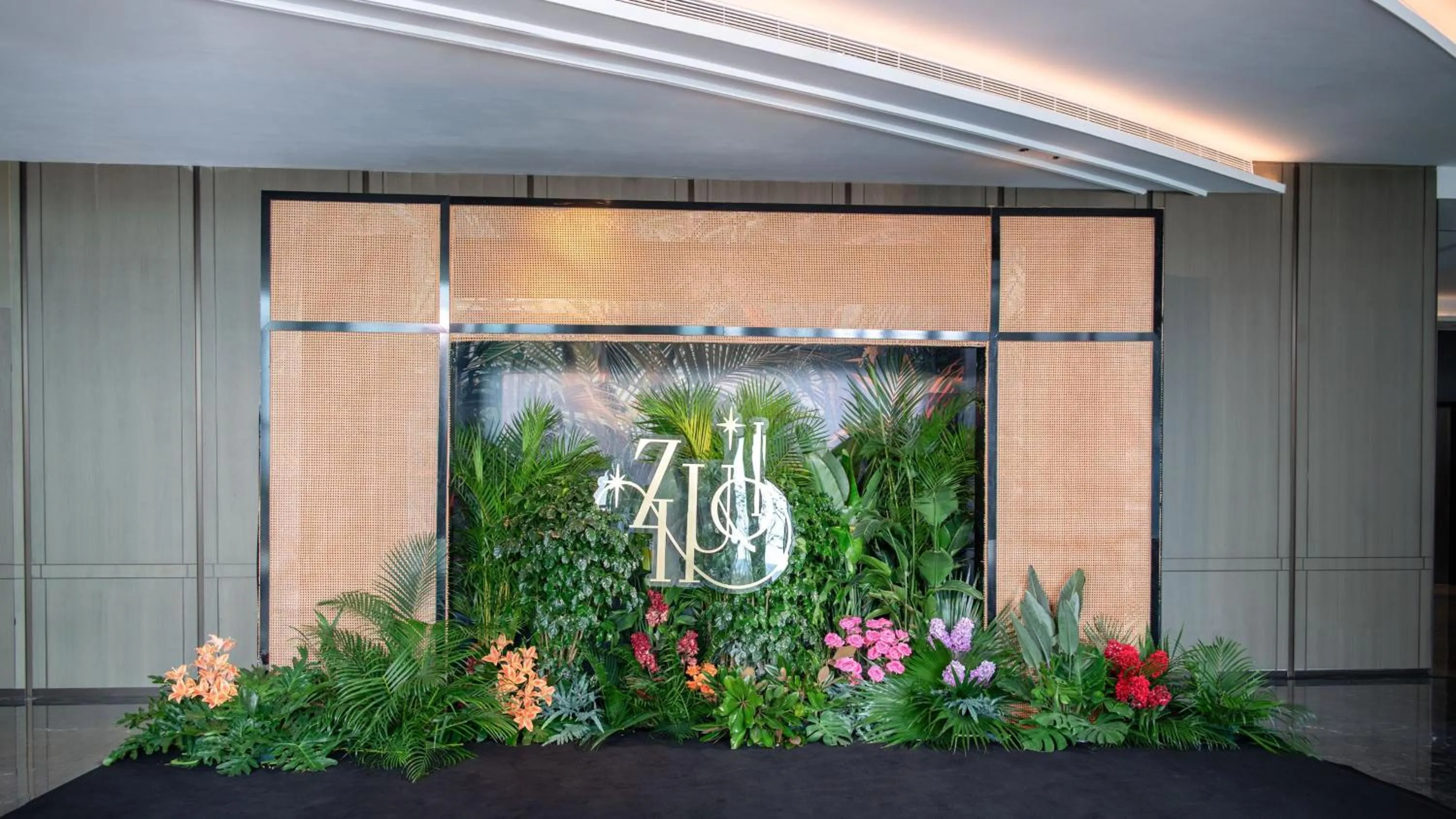 Restaurant/places to eat in Holiday Inn Chongqing Science Hall by IHG