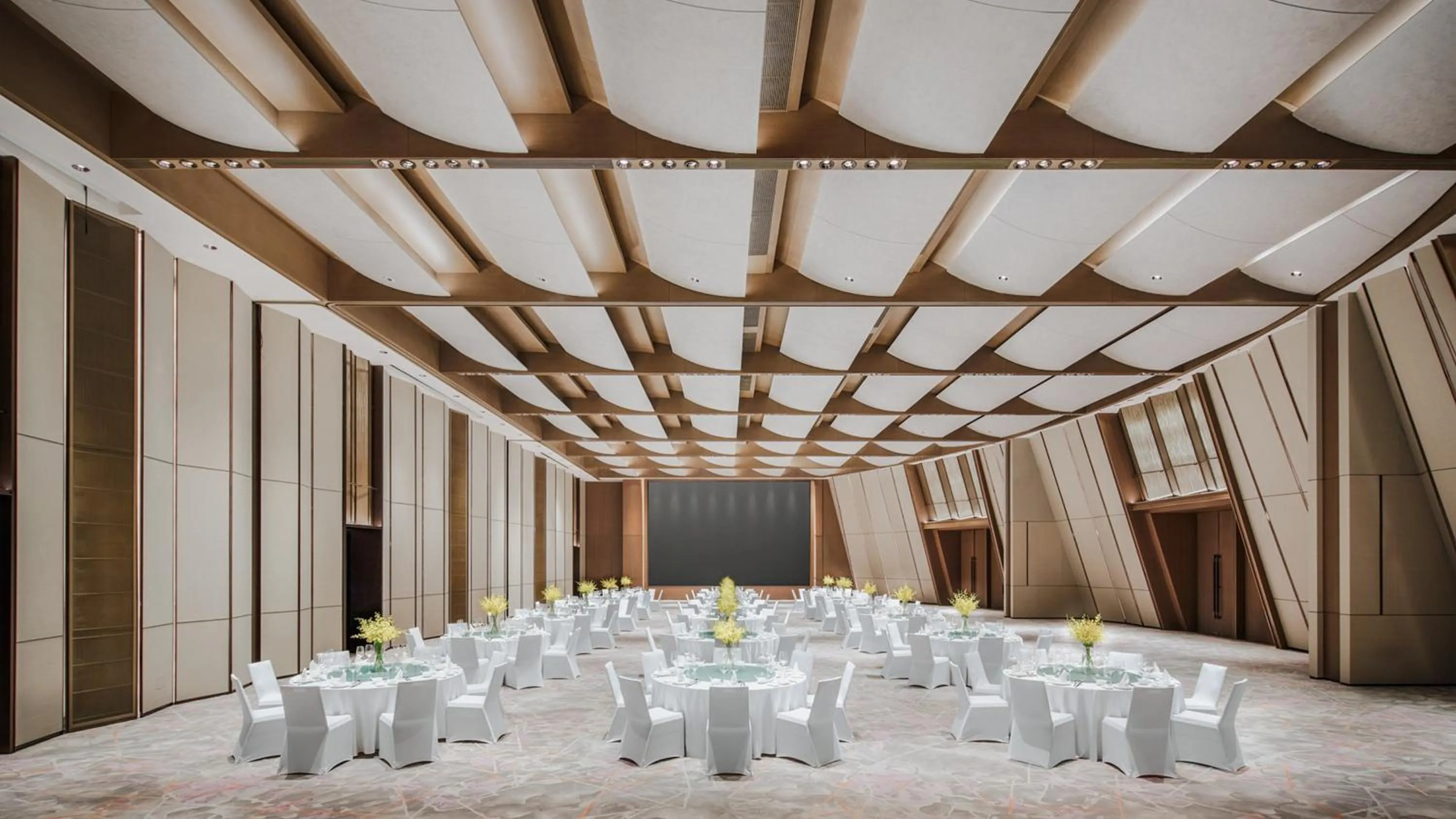 Meeting/conference room in Holiday Inn Chongqing Science Hall by IHG