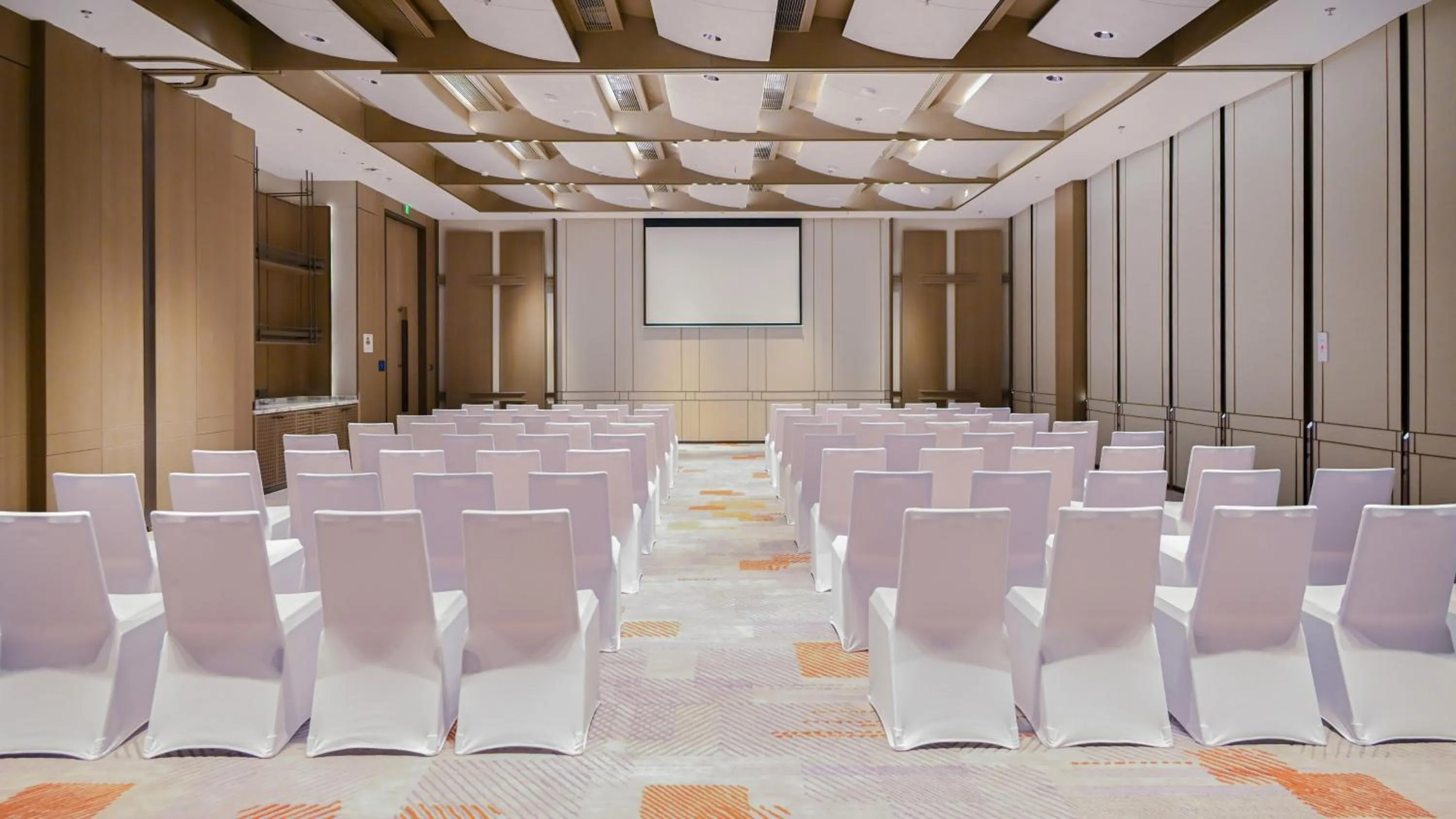 Meeting/conference room in Holiday Inn Chongqing Science Hall by IHG