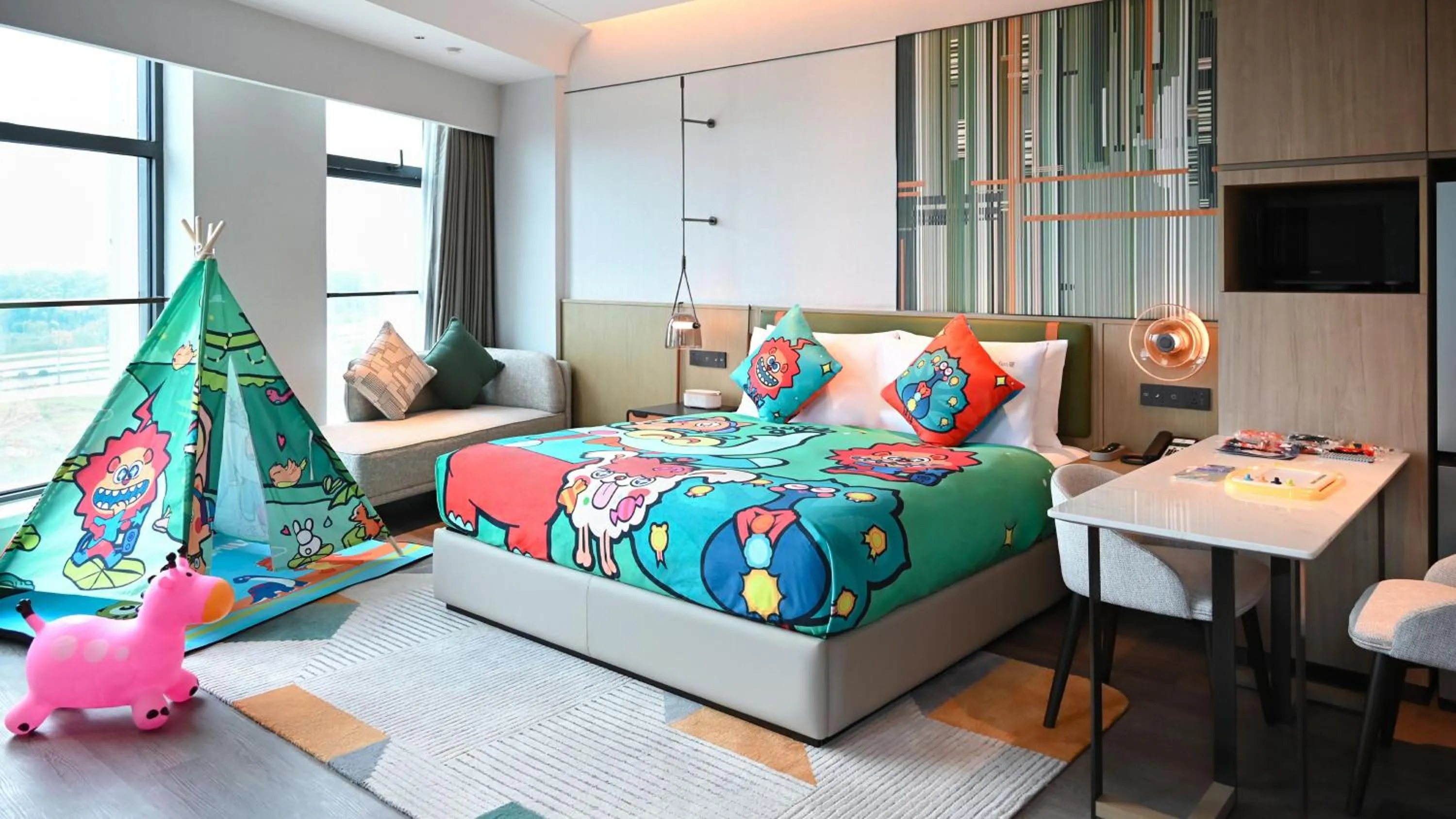 Photo of the whole room, Bed in Holiday Inn Chongqing Science Hall by IHG