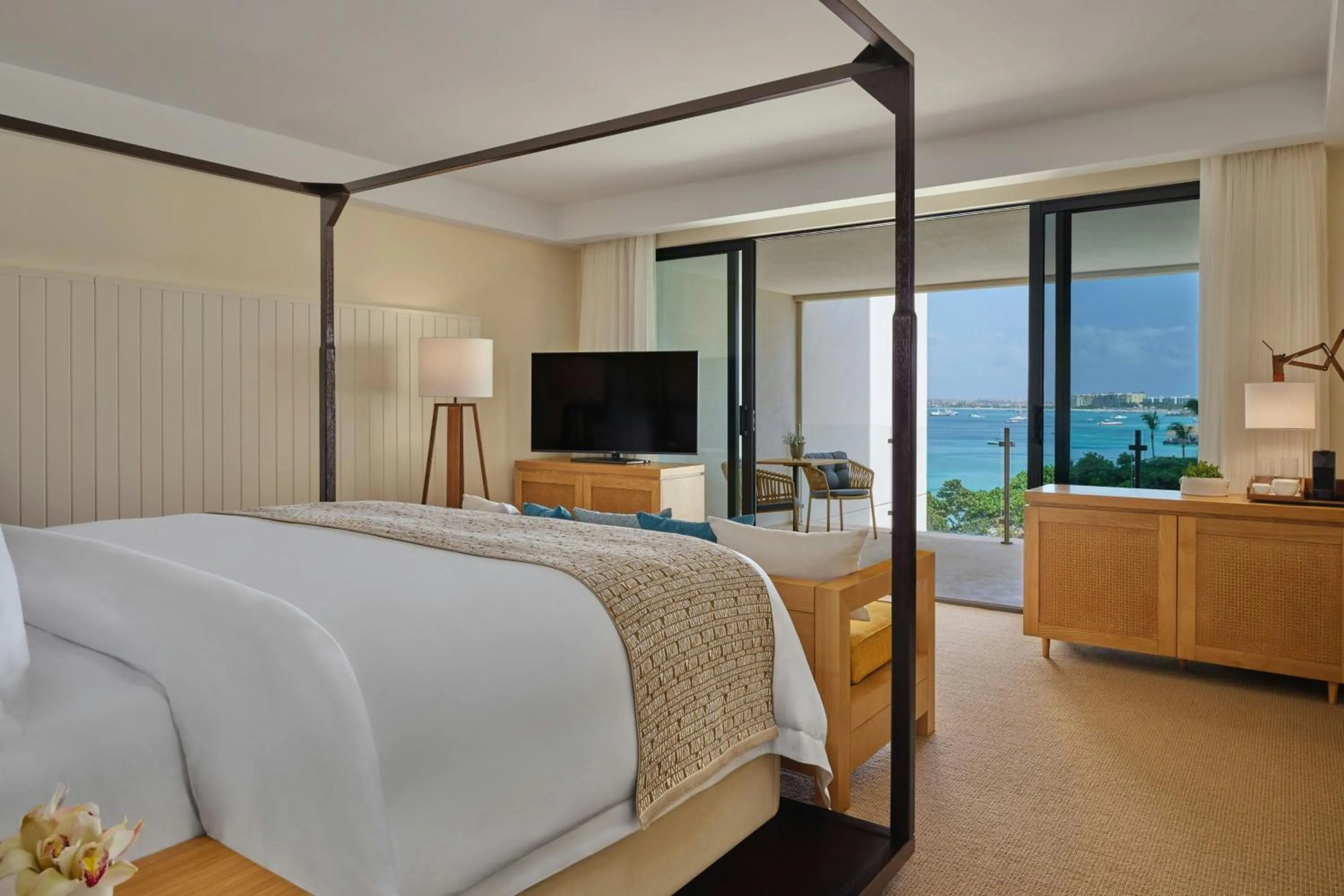 Photo of the whole room, Bed in The St. Regis Aruba Resort