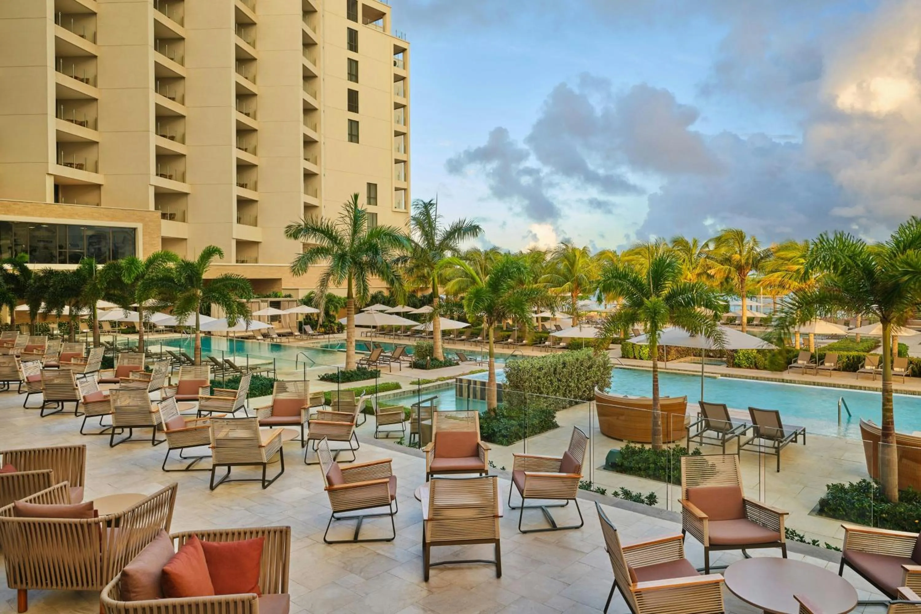 Lounge or bar in The St. Regis Aruba Resort