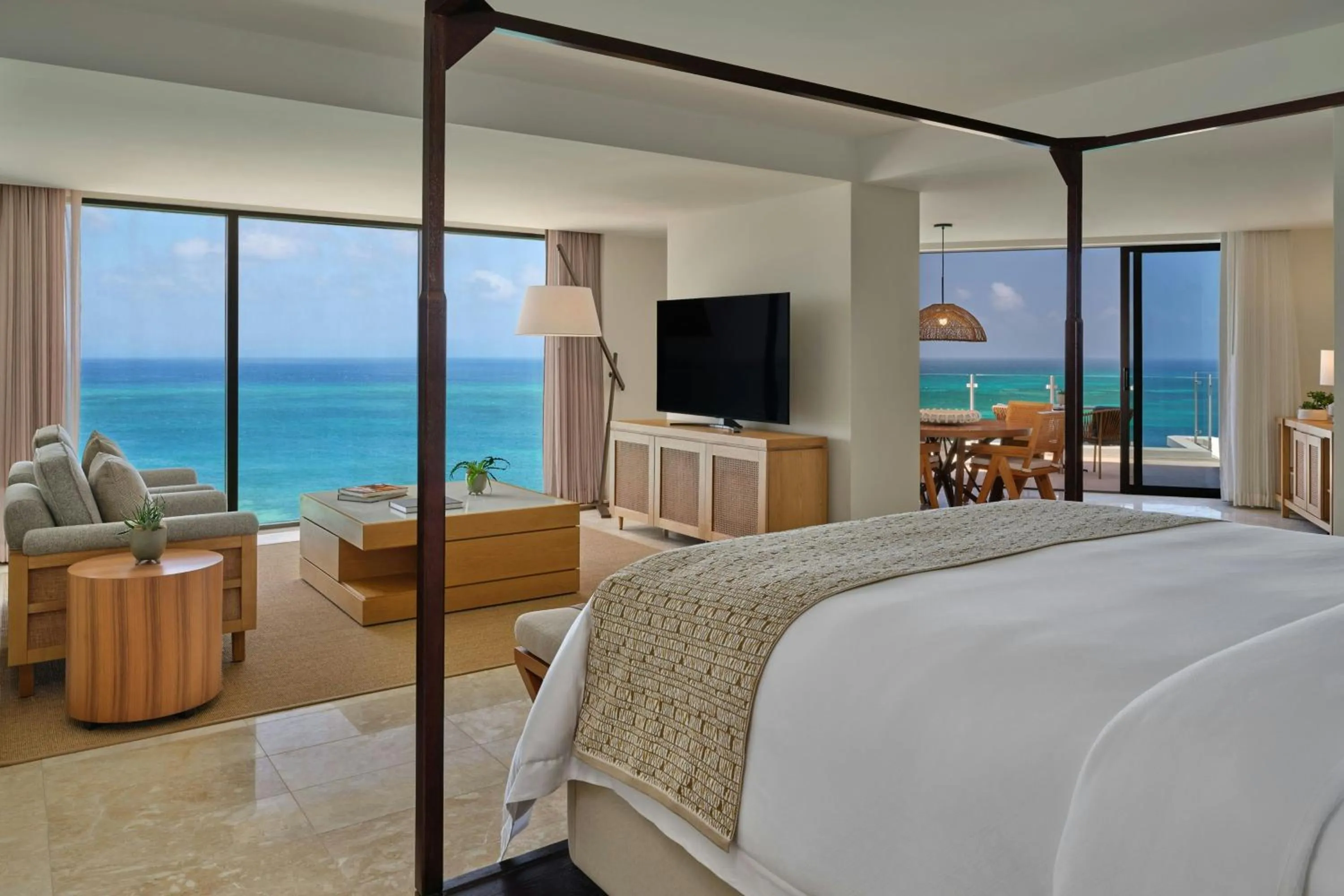 Photo of the whole room, Bed in The St. Regis Aruba Resort