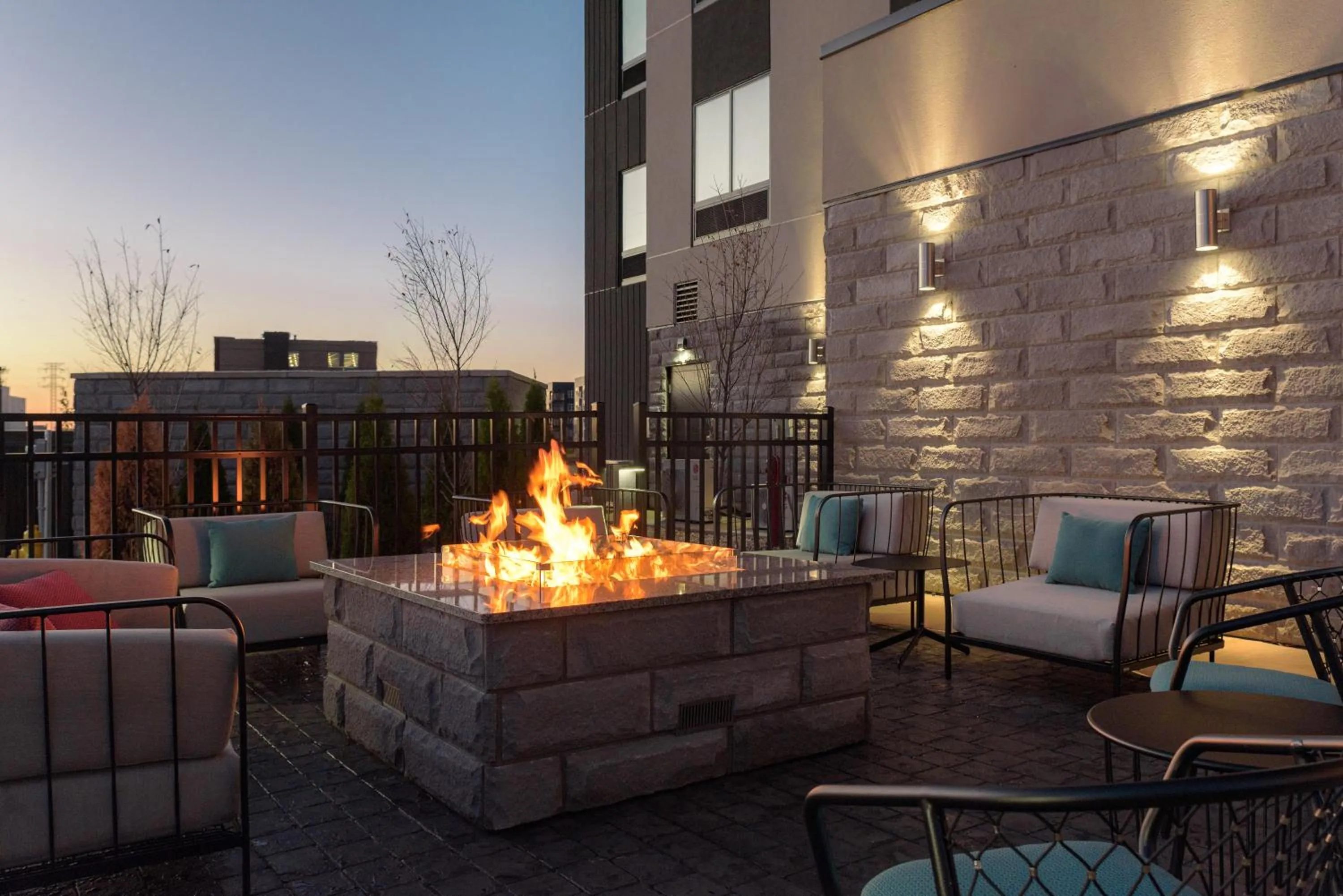 Patio in TownePlace Suites by Marriott Cincinnati Oakley