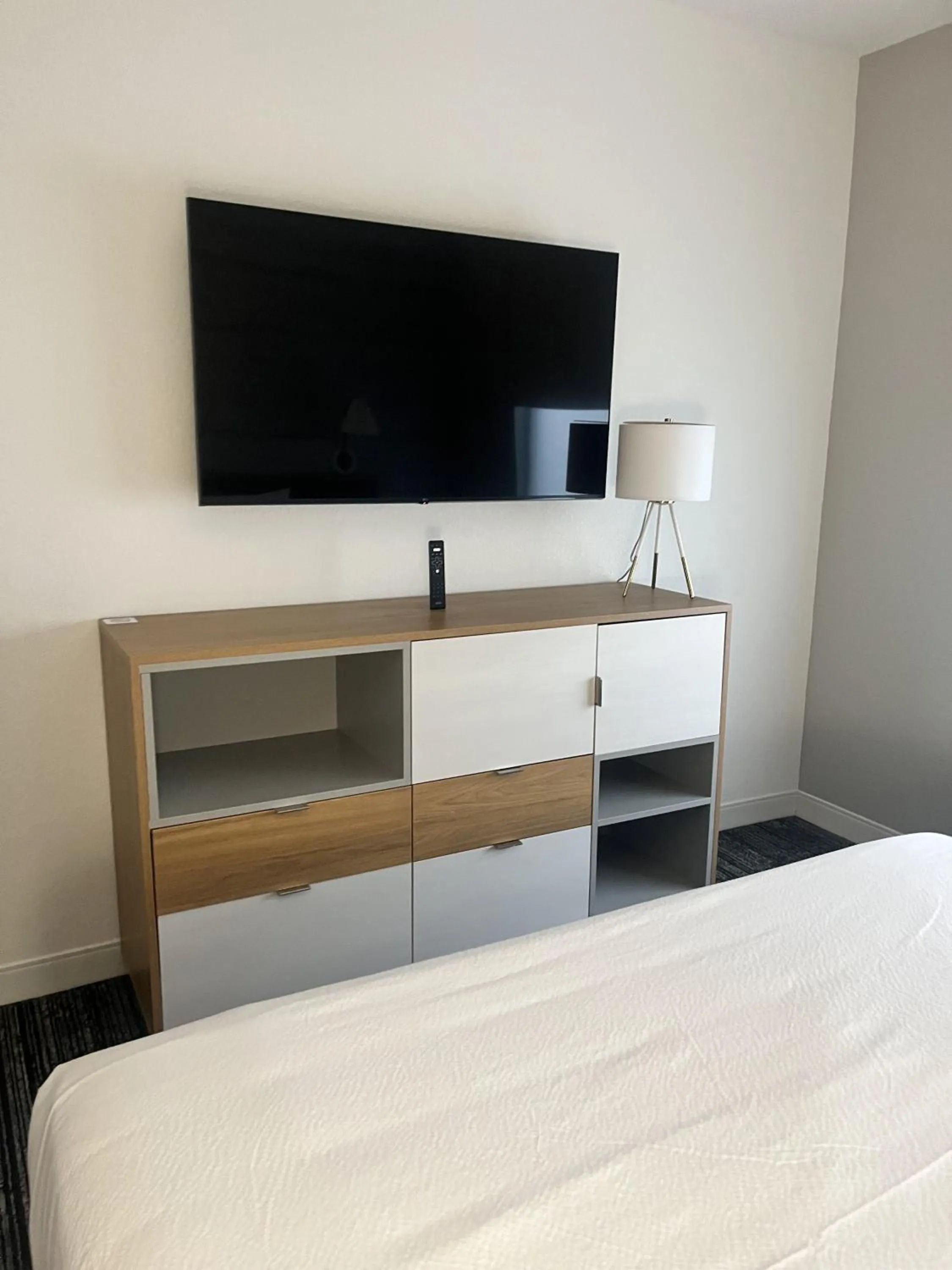 TV and multimedia, Bed in TownePlace Suites by Marriott Cincinnati Oakley