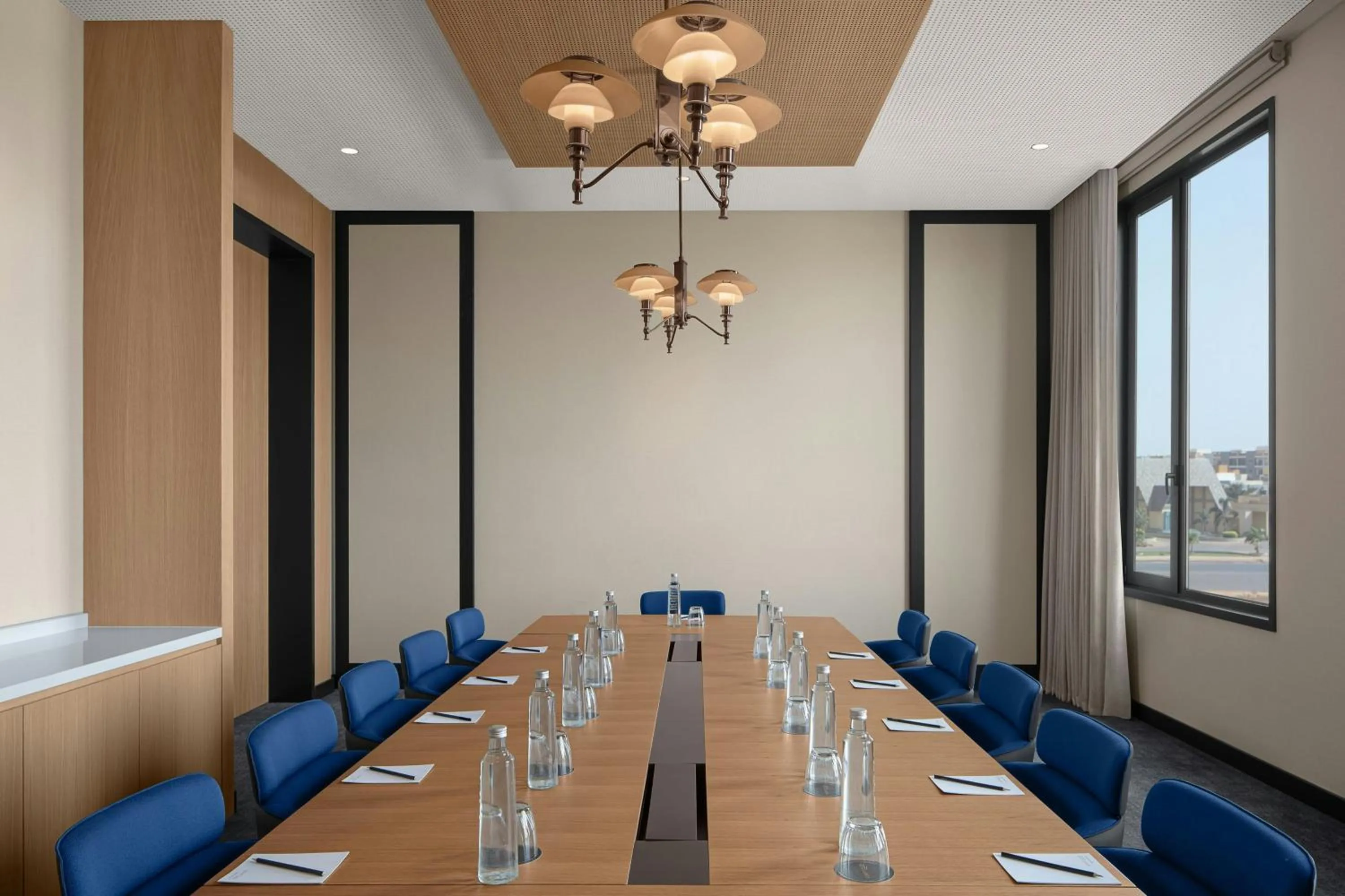 Meeting/conference room in Courtyard by Marriott Dakar Diamniadio