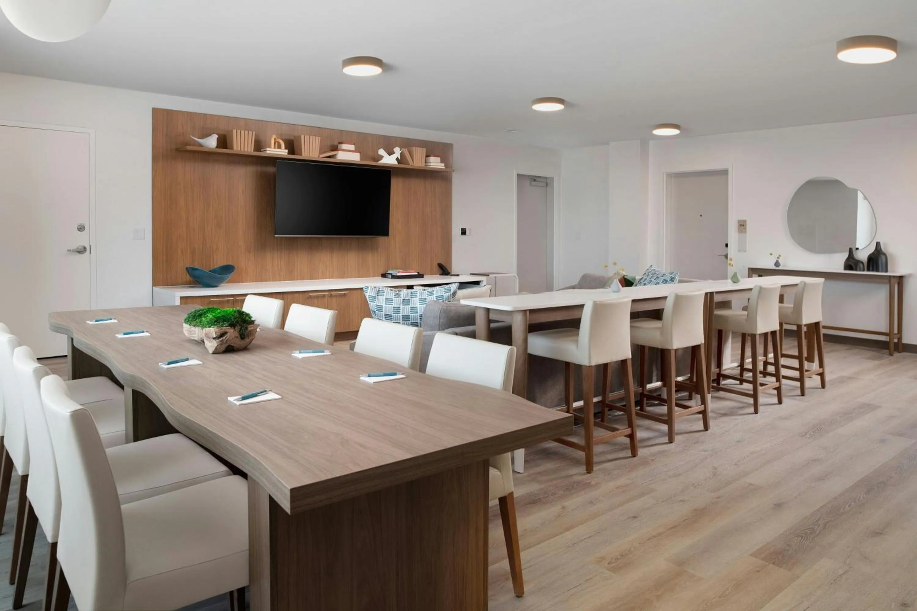 Photo of the whole room in Element Fort Smith