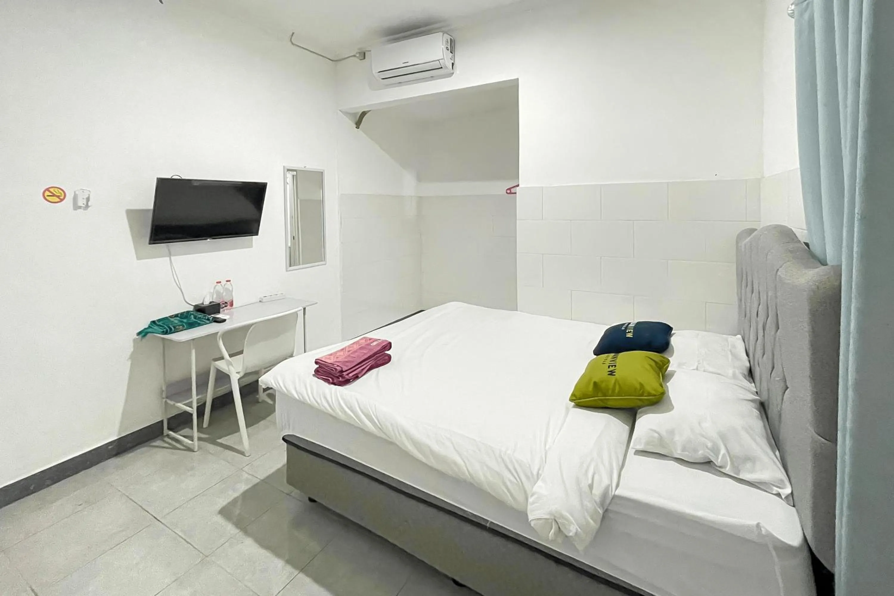 Bedroom, Bed in Urbanview Syariah Sasarengan Inn near RSUD Waled Cirebon