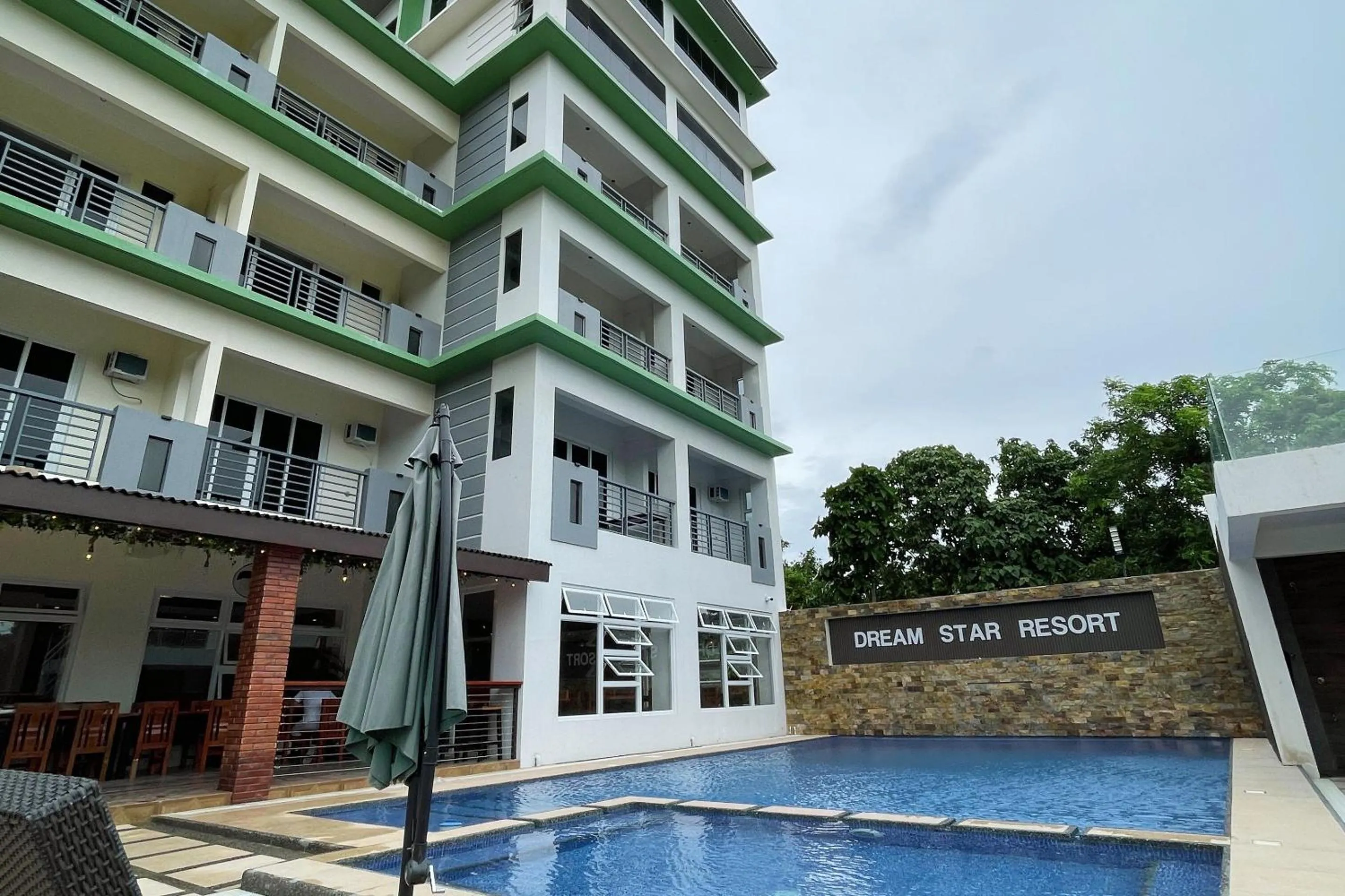 Property building in Dream'Star Resort Puerto Galera powered by Cocotel