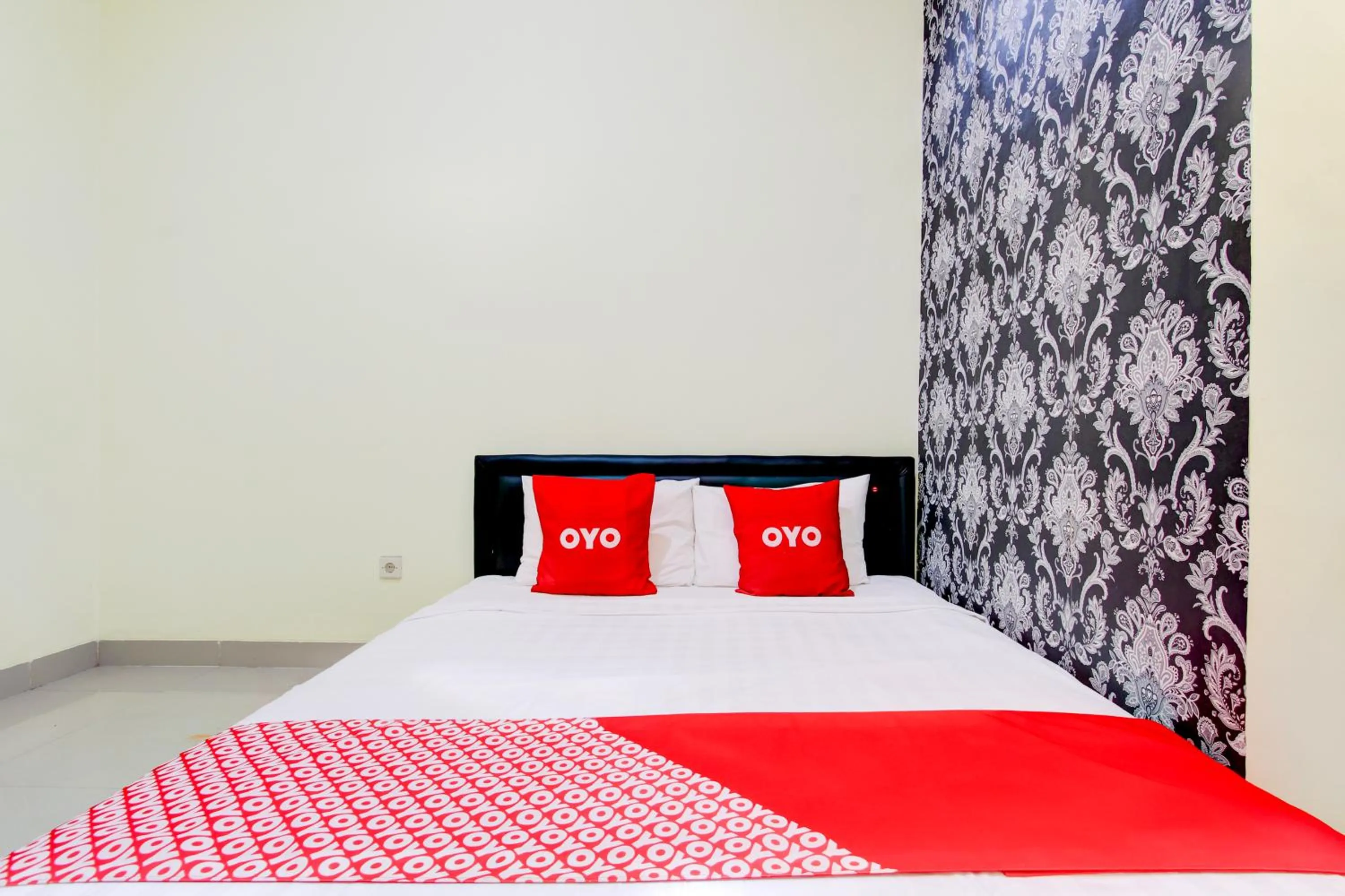 Photo of the whole room, Bed in Hotel O Sleman Near Bandara Adi Sutjipto Formerly Joglo Sorogenen