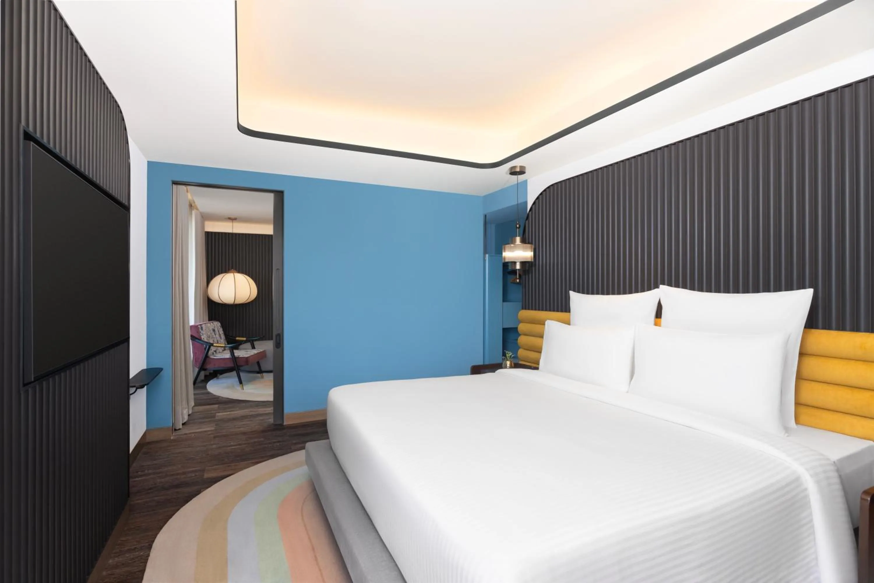 Communal lounge/ TV room, Bed in Novotel Goa Panjim