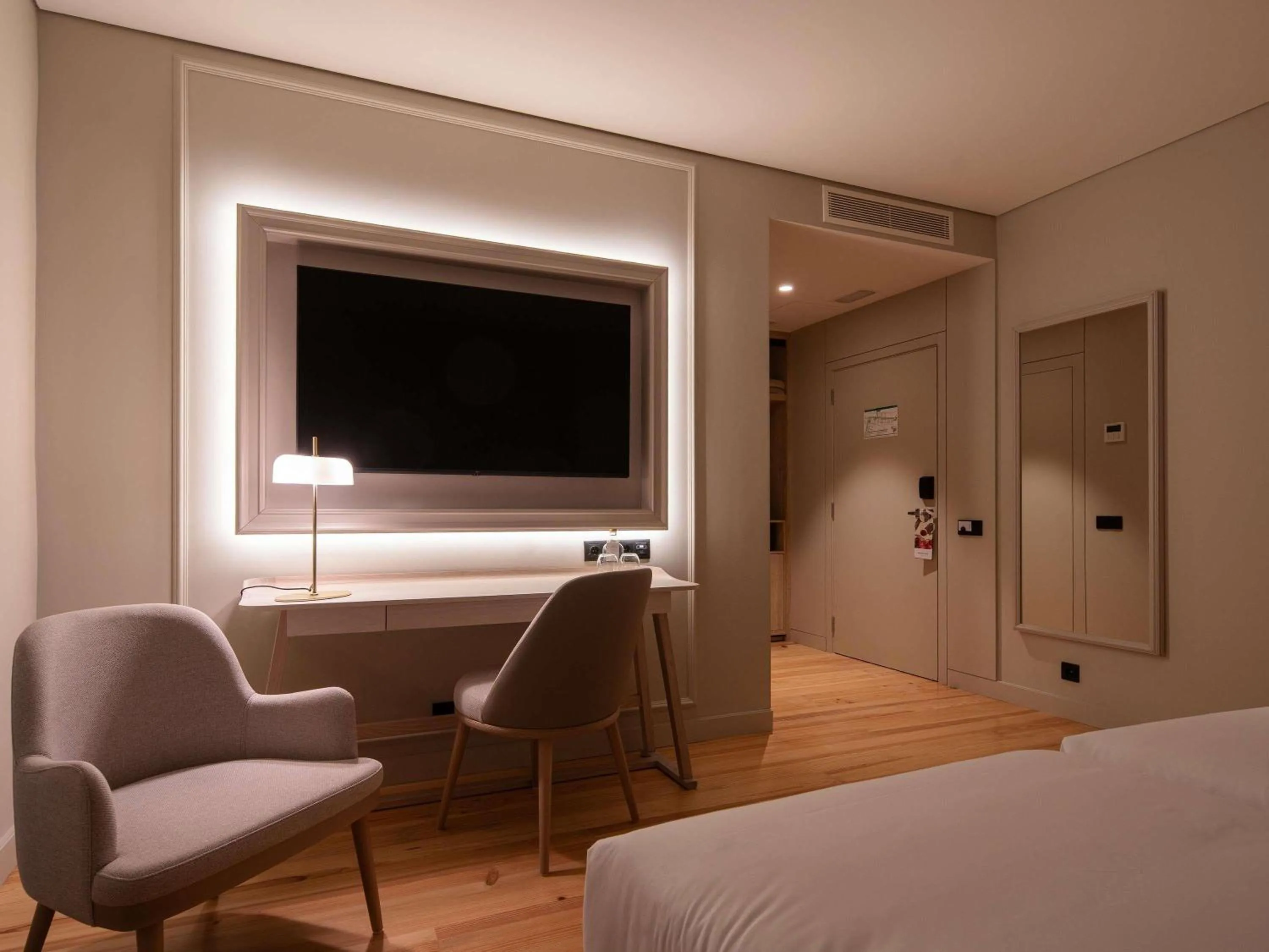 Bedroom, Bed in Mercure Ponta Delgada Azores