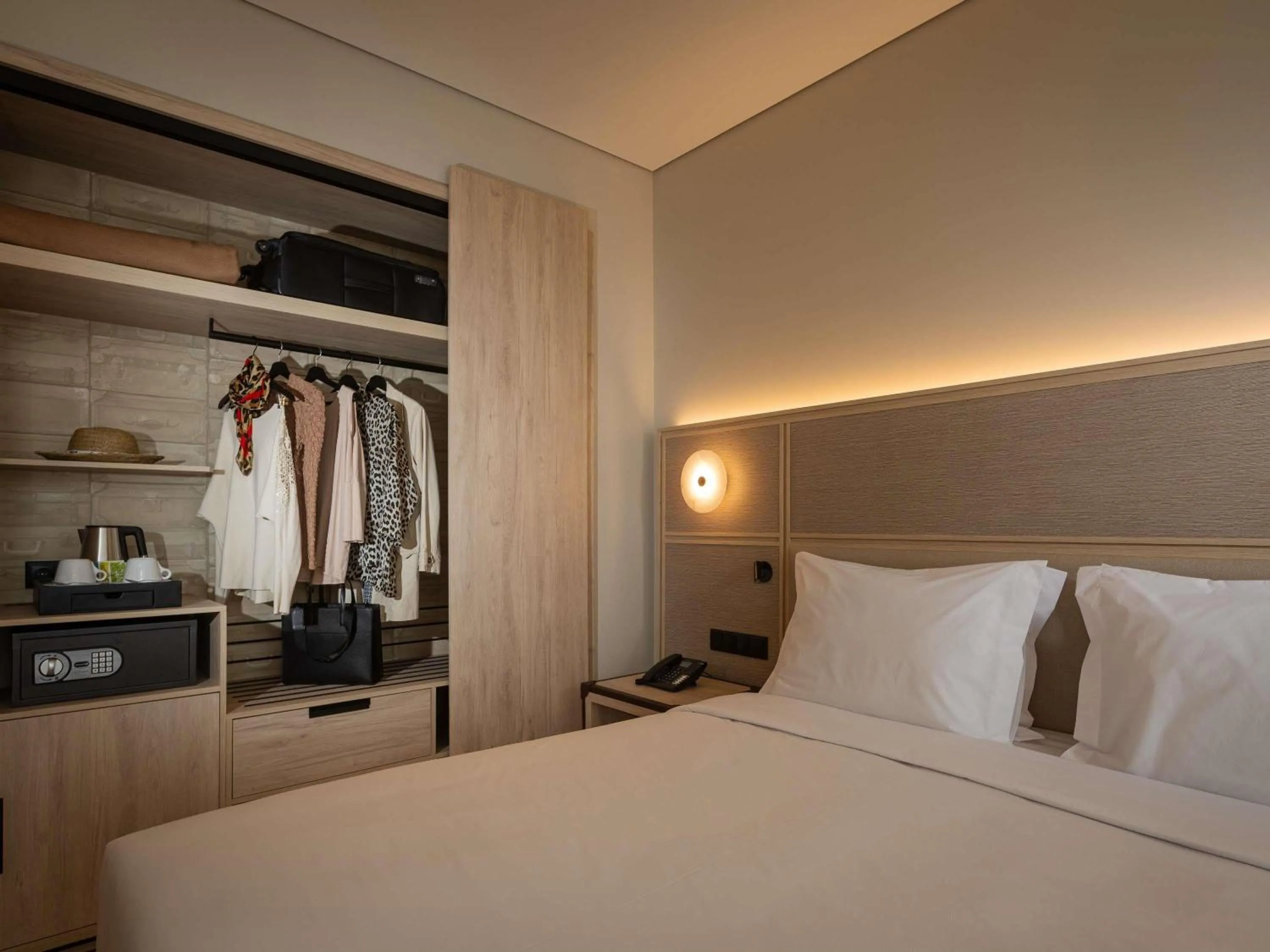 Bedroom, Bed in Mercure Ponta Delgada Azores