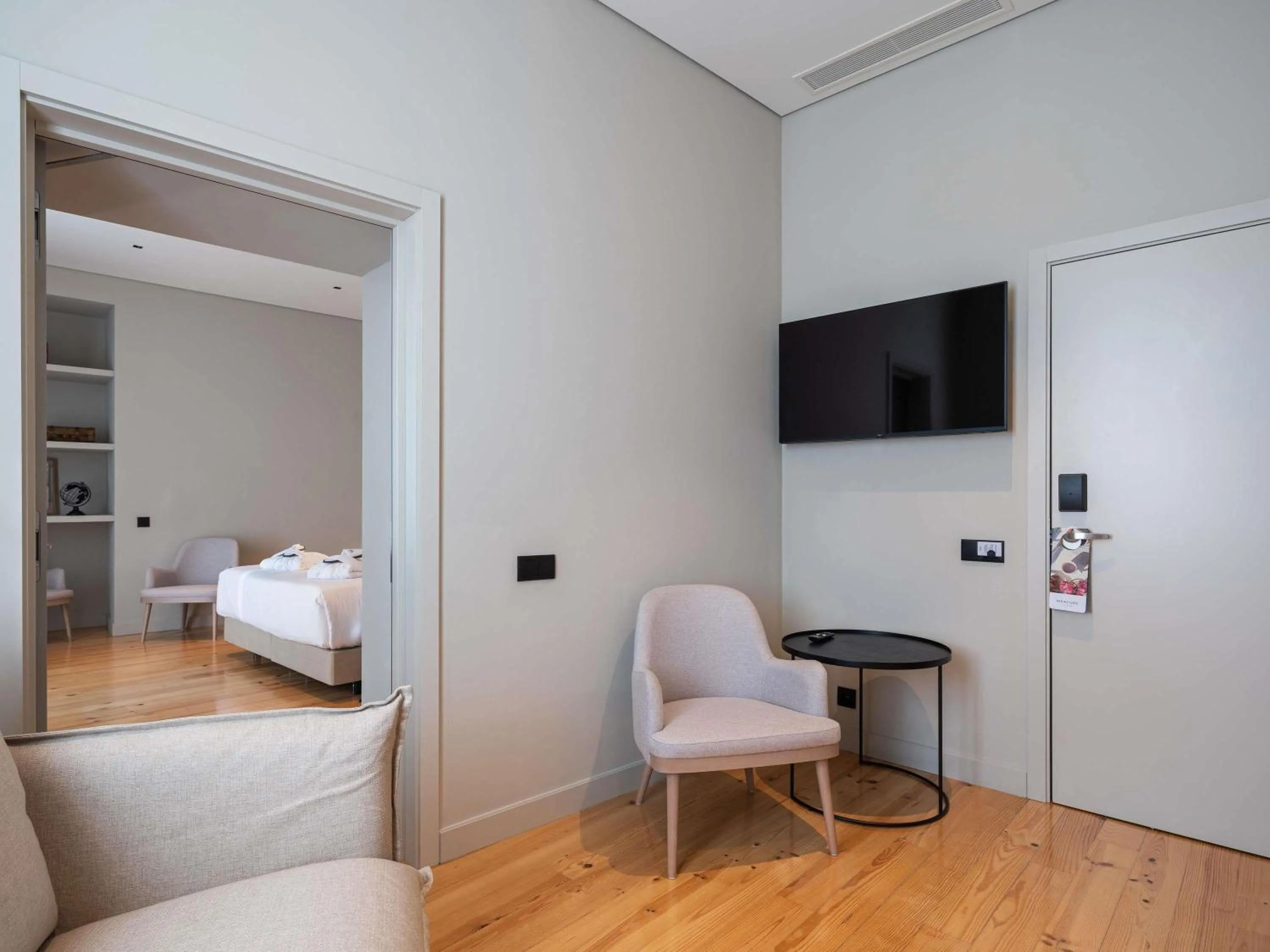 Photo of the whole room, Bed in Mercure Ponta Delgada Azores