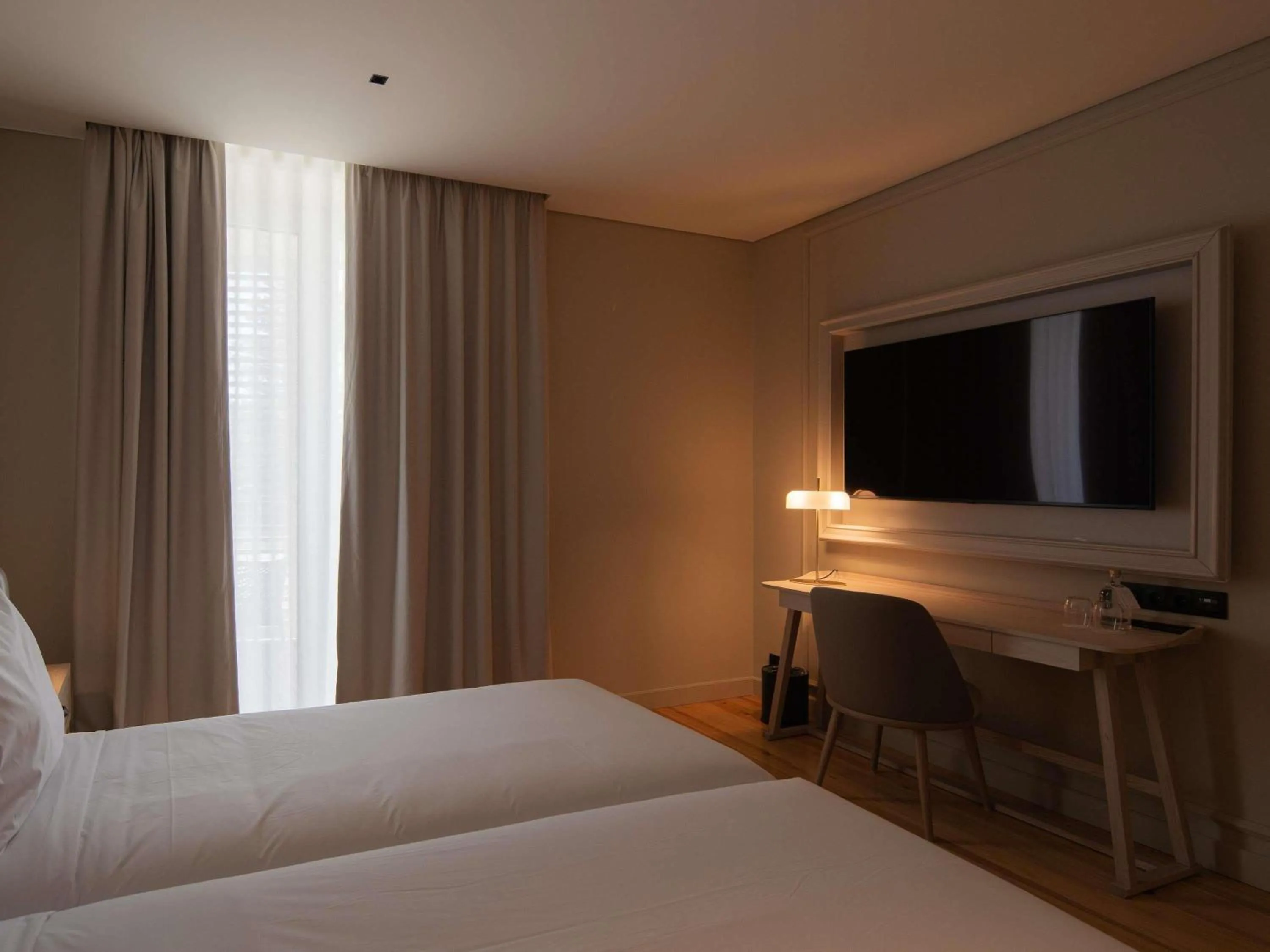 Bedroom, Bed in Mercure Ponta Delgada Azores