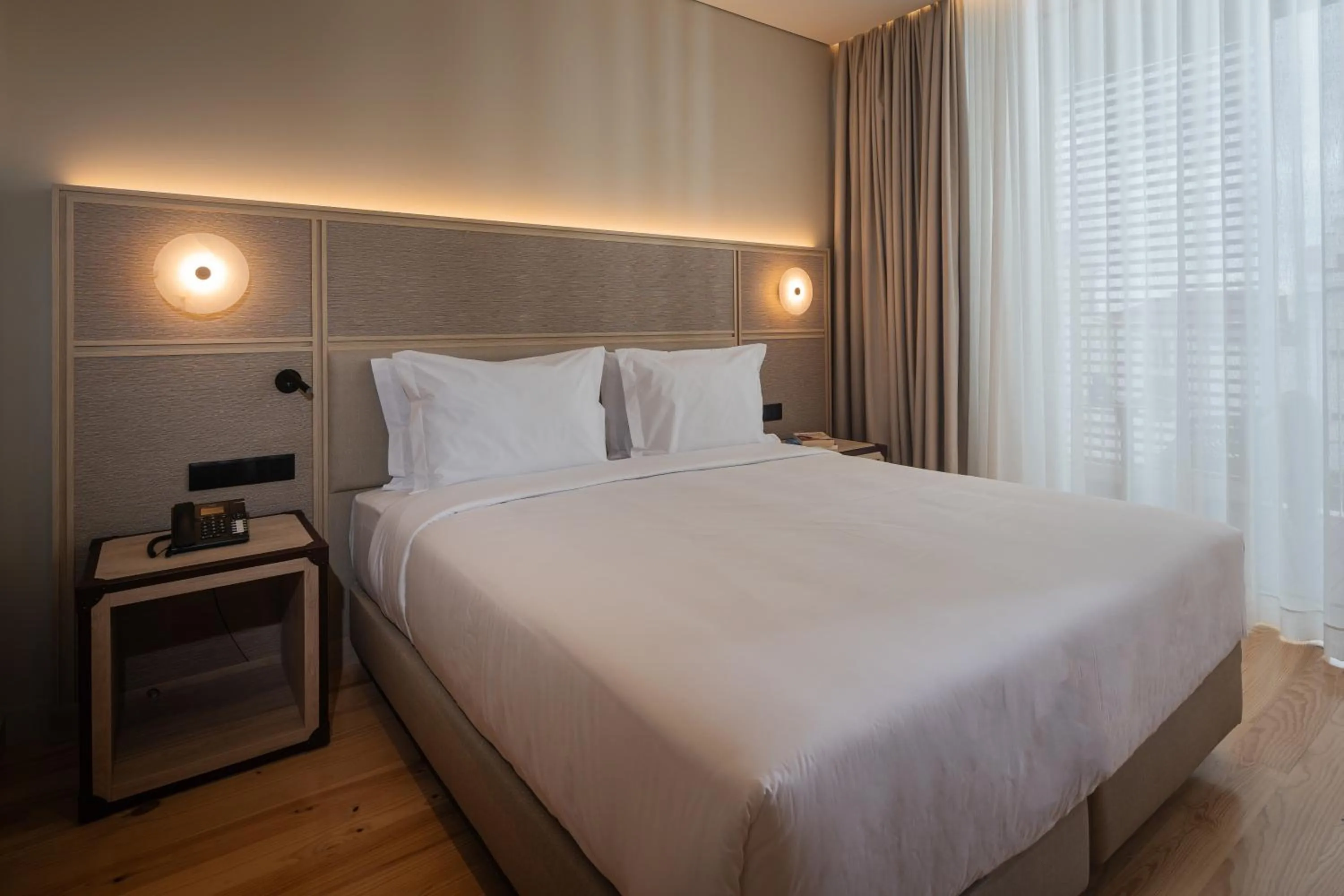 Photo of the whole room, Bed in Mercure Ponta Delgada Azores