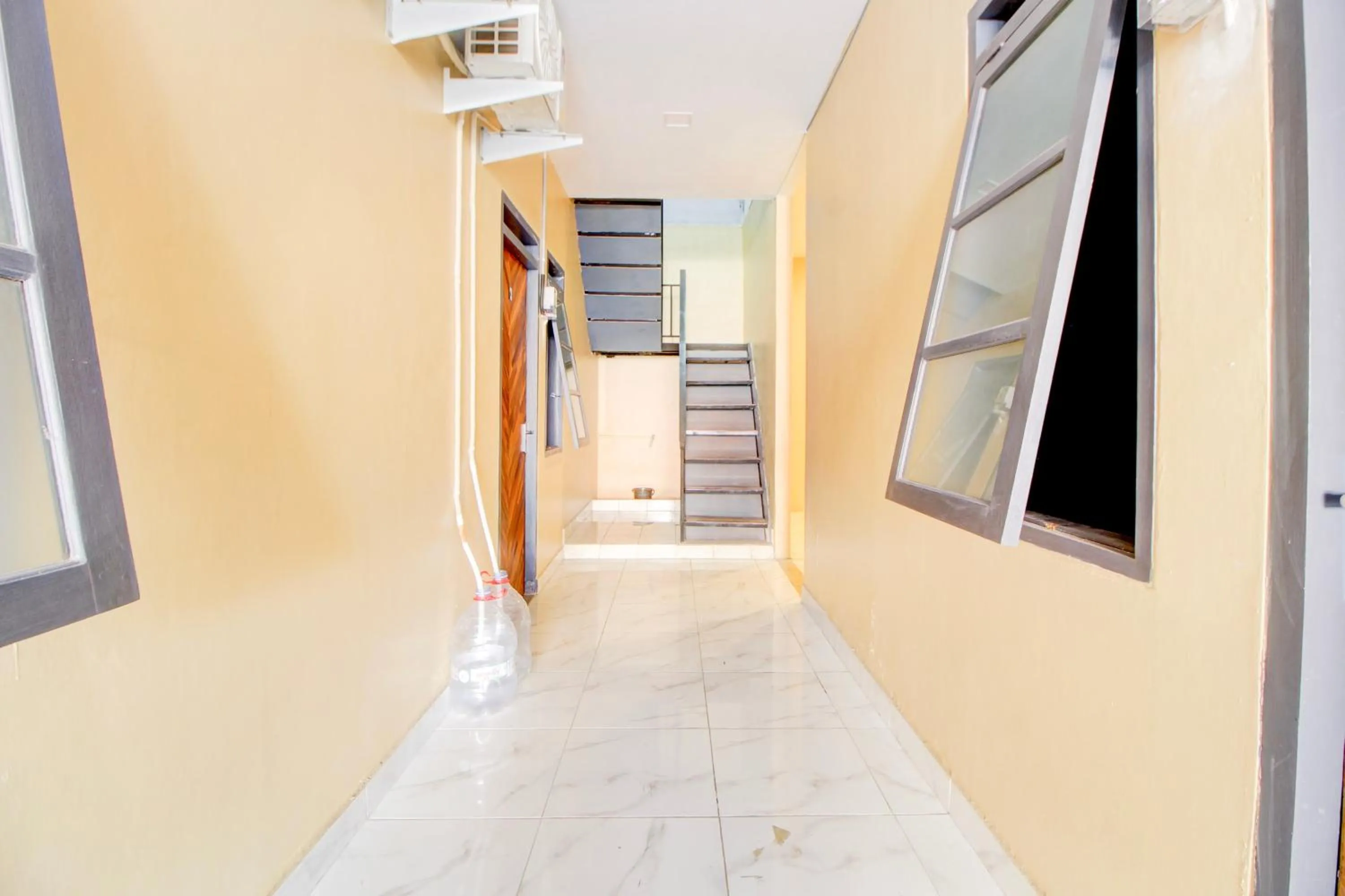 Lobby or reception in Hotel O Stasiun Tegal Near Alun-Alun Formerly Ameera Guest House