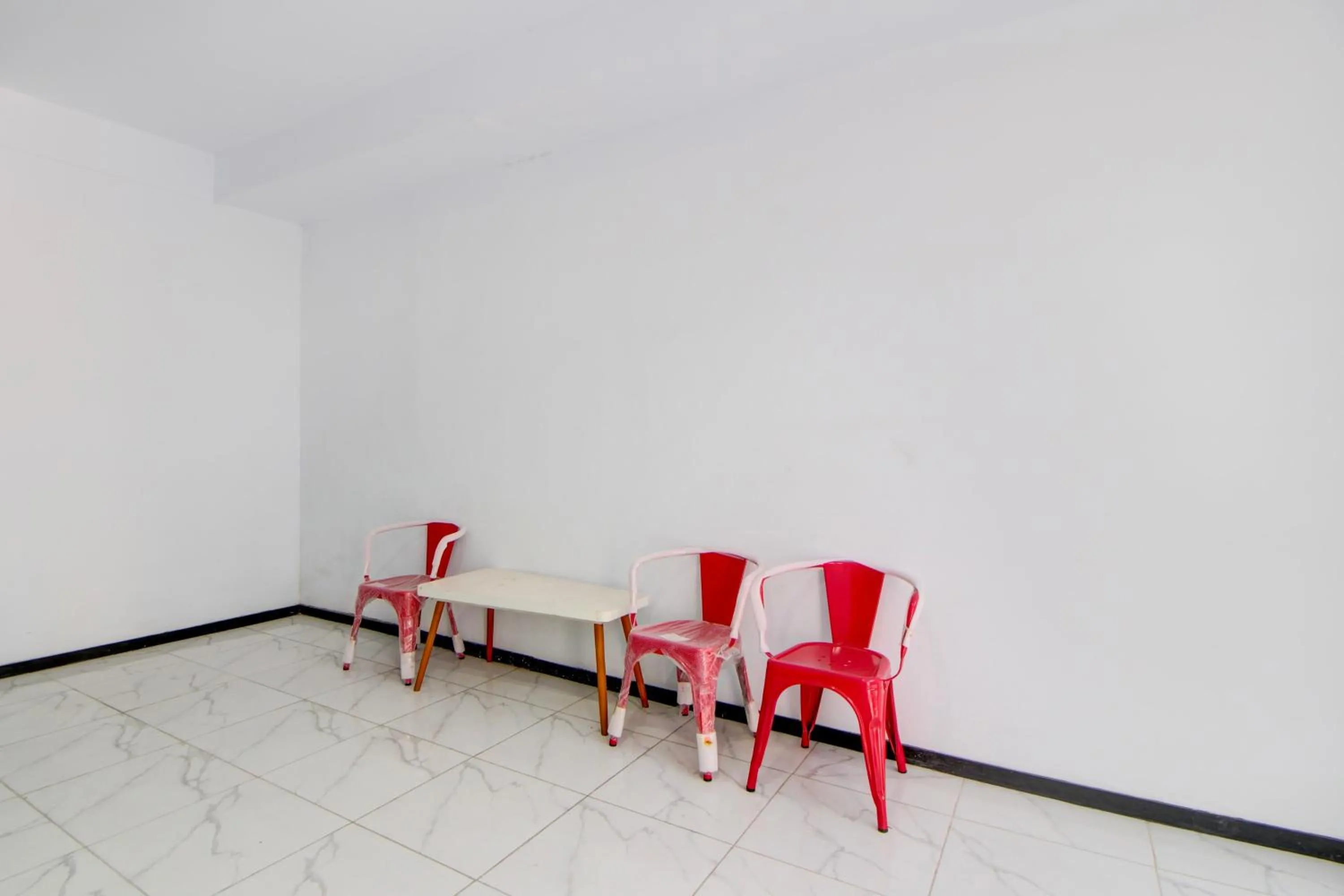 Lobby or reception in Hotel O Stasiun Tegal Near Alun-Alun Formerly Ameera Guest House