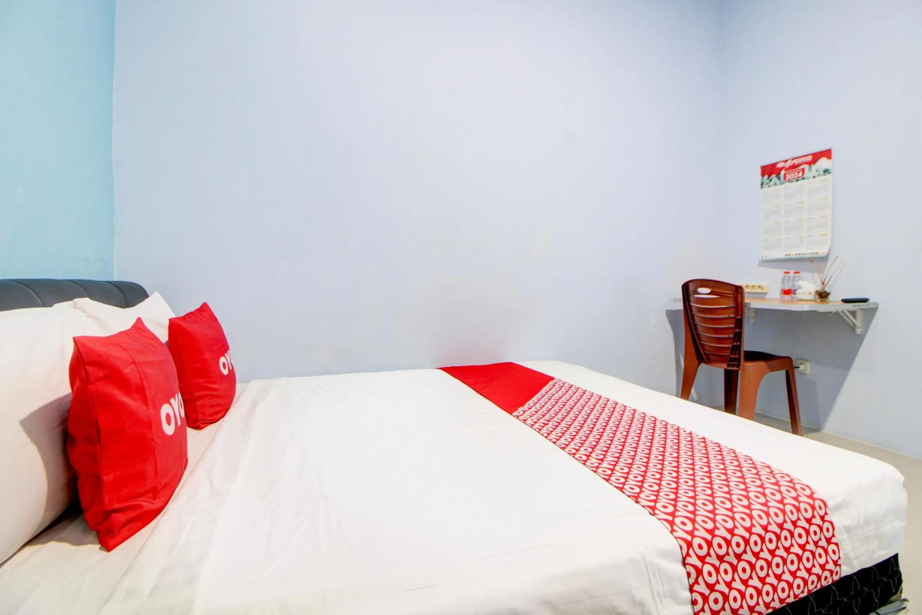 Bedroom, Bed in Hotel O Alun-Alun Purwokerto Near Gor Satria Purwokerto Formerly Guest House Blessing