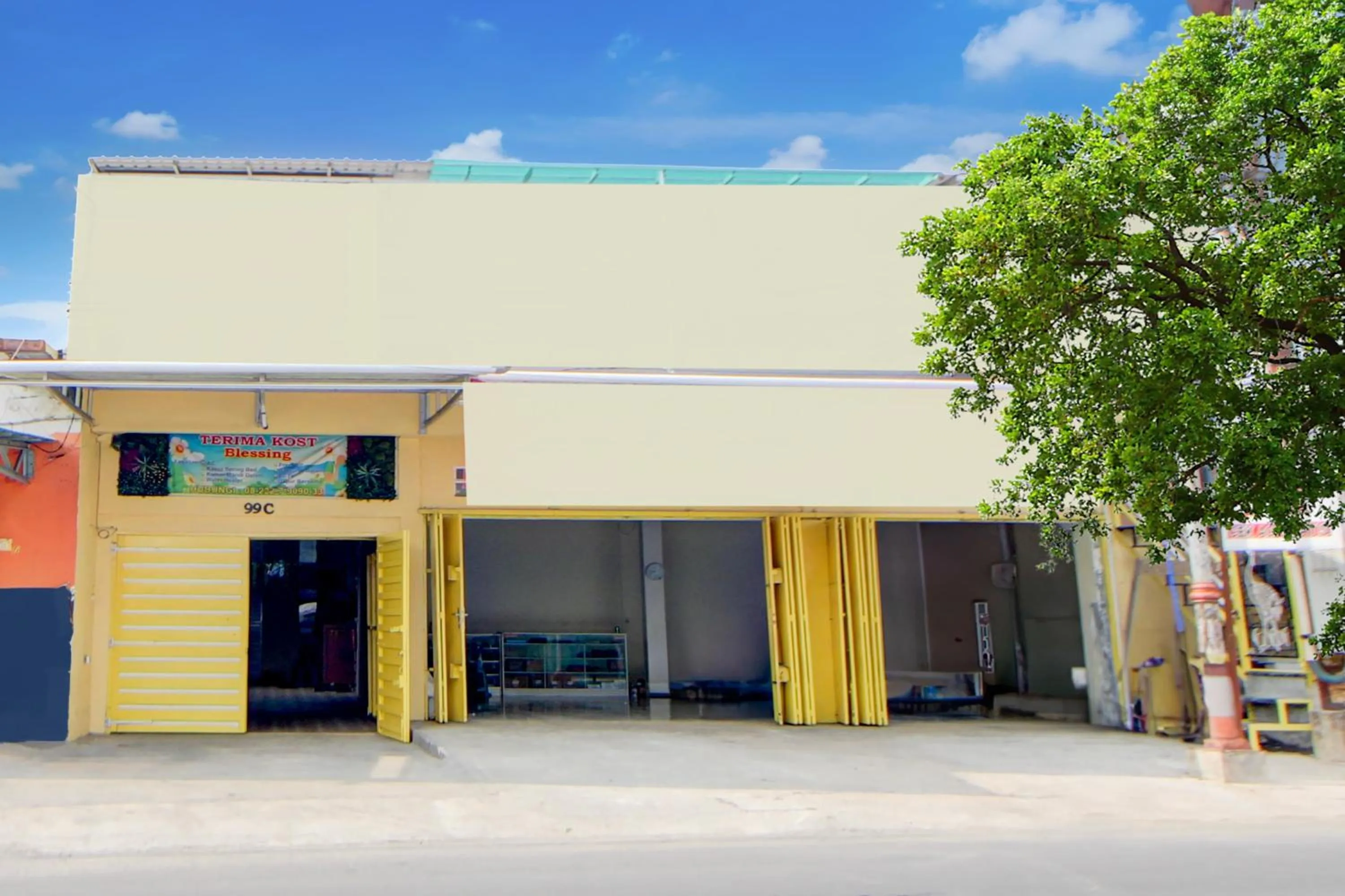 Facade/entrance in Hotel O Alun-Alun Purwokerto Near Gor Satria Purwokerto Formerly Guest House Blessing