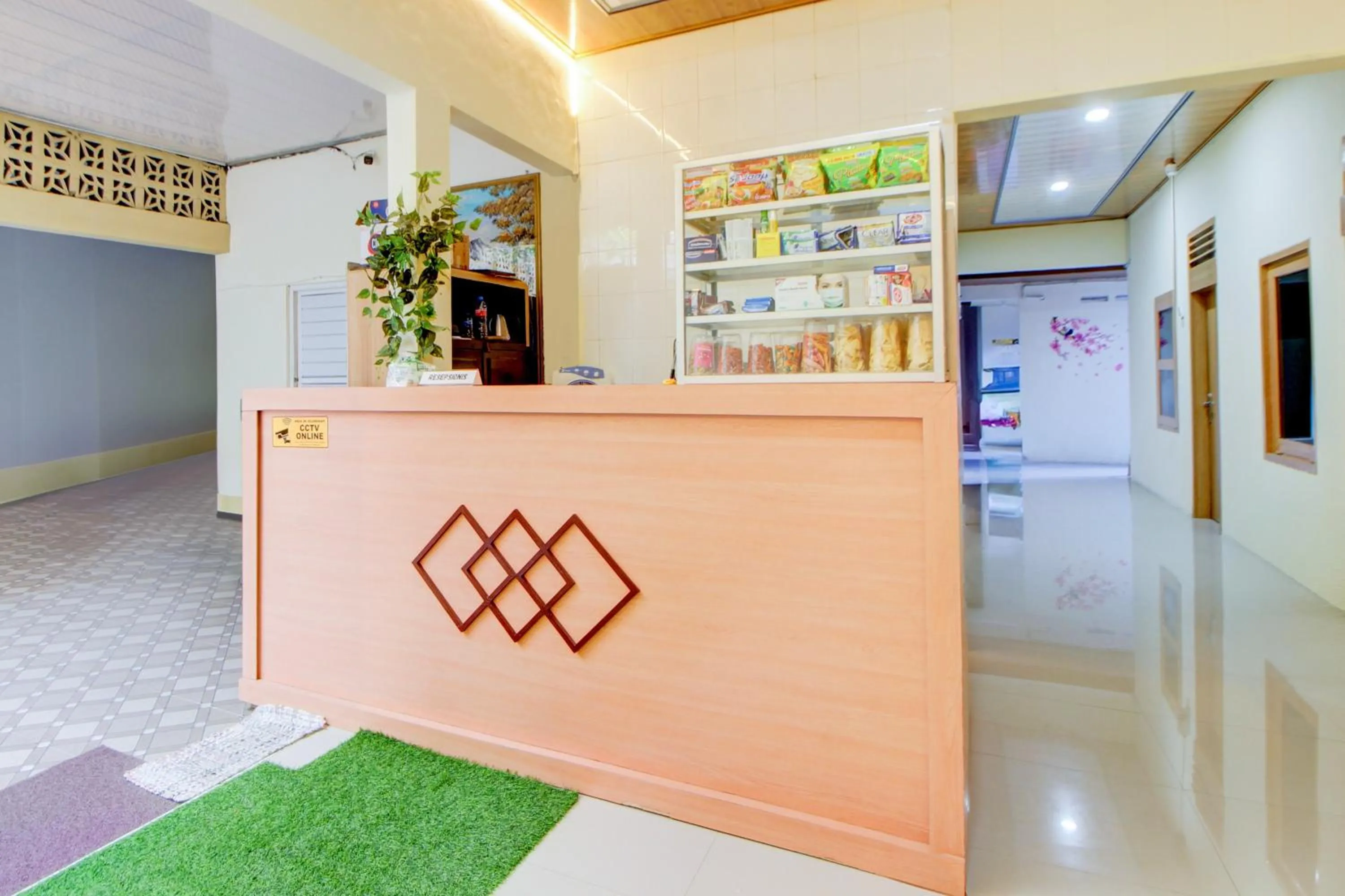 Lobby or reception in Hotel O Alun-Alun Purwokerto Near Gor Satria Purwokerto Formerly Guest House Blessing