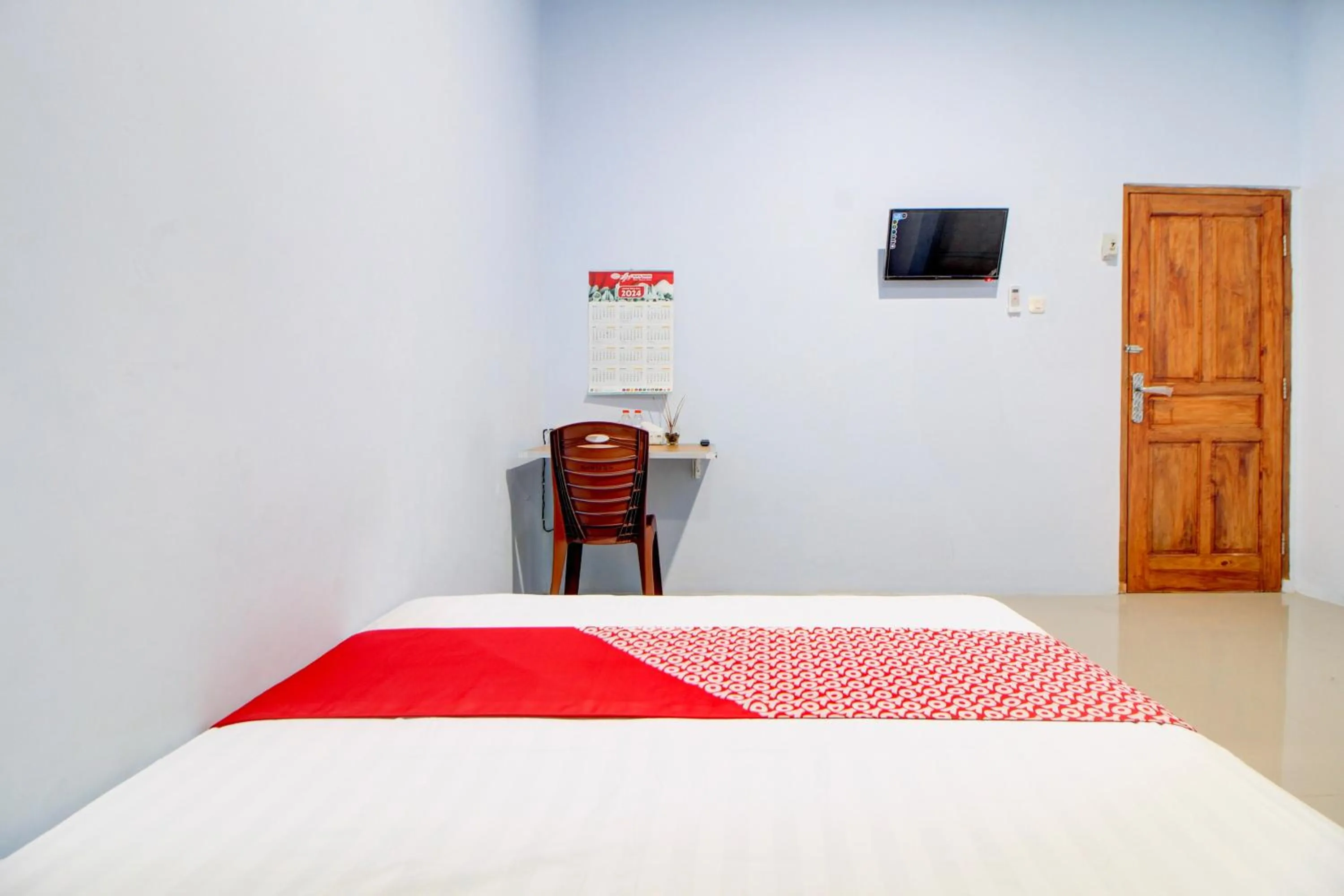 Bedroom, Bed in Hotel O Alun-Alun Purwokerto Near Gor Satria Purwokerto Formerly Guest House Blessing