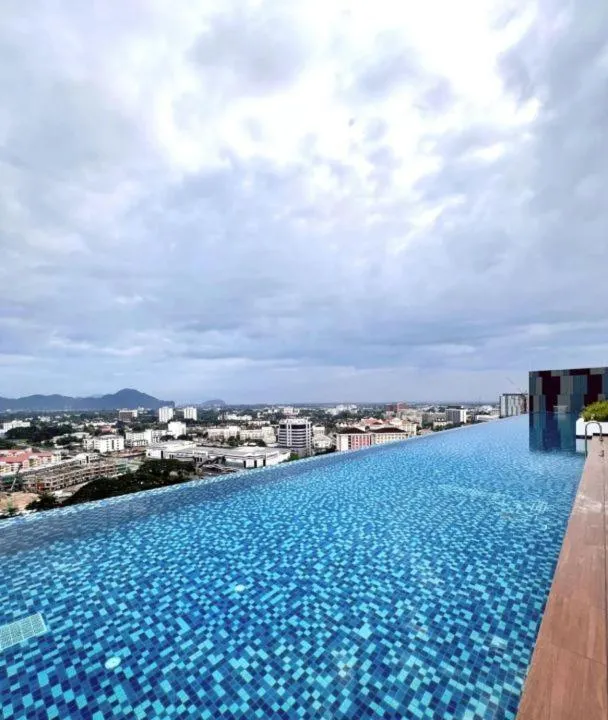 Swimming pool in The Horizon Ipoh by 40 Winks
