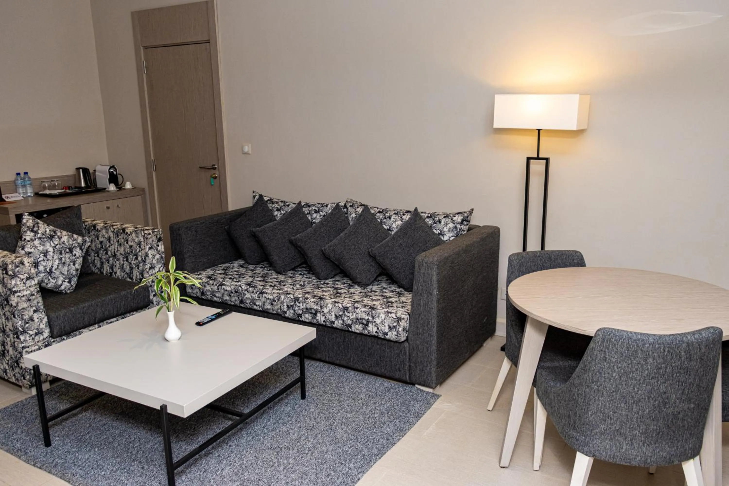 Living room in Azalaï Hôtel Ouagadougou