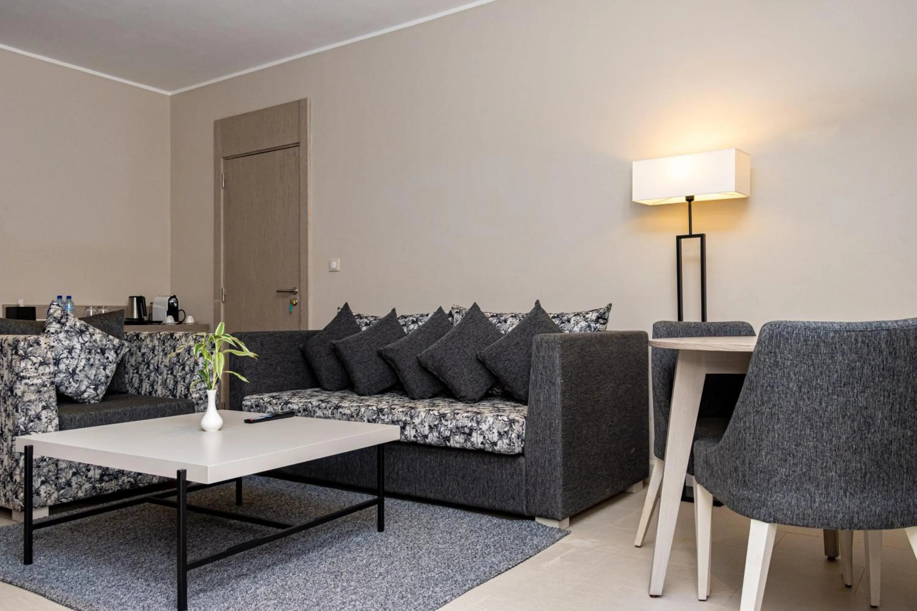 Living room in Azalaï Hôtel Ouagadougou