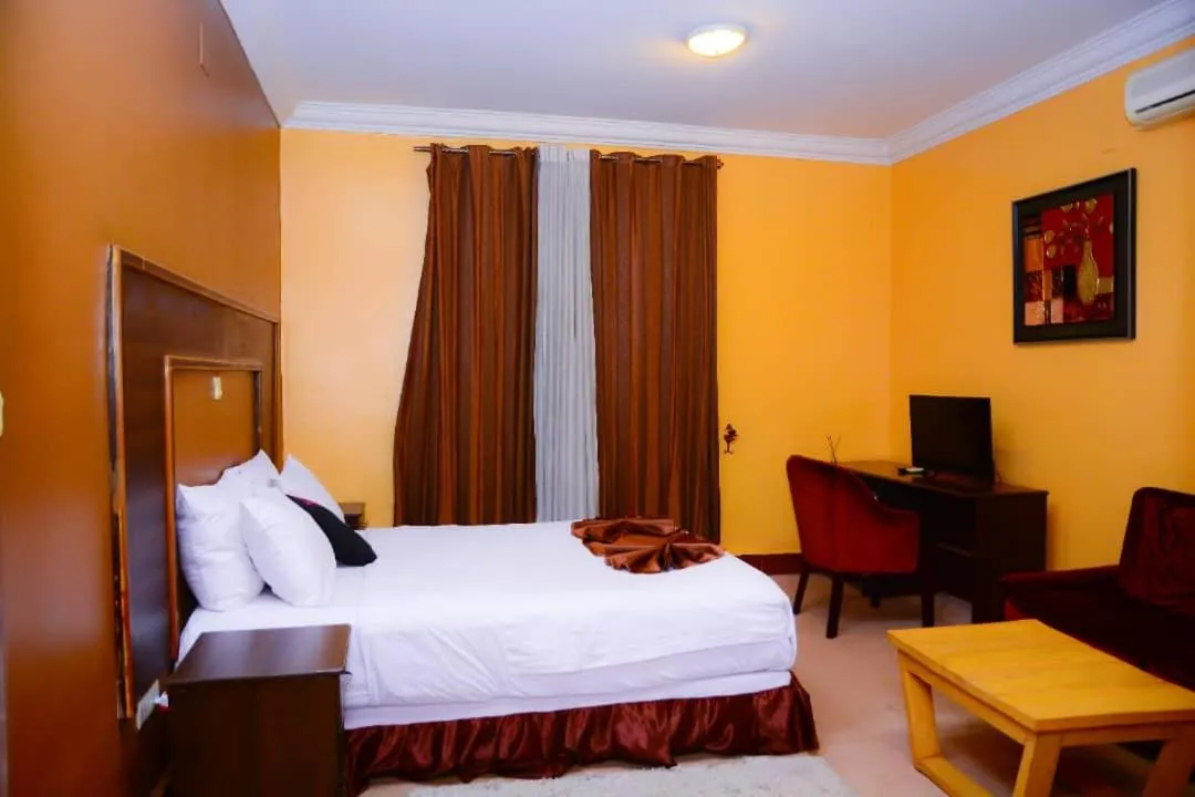 Bed in The Country Inn Hotel