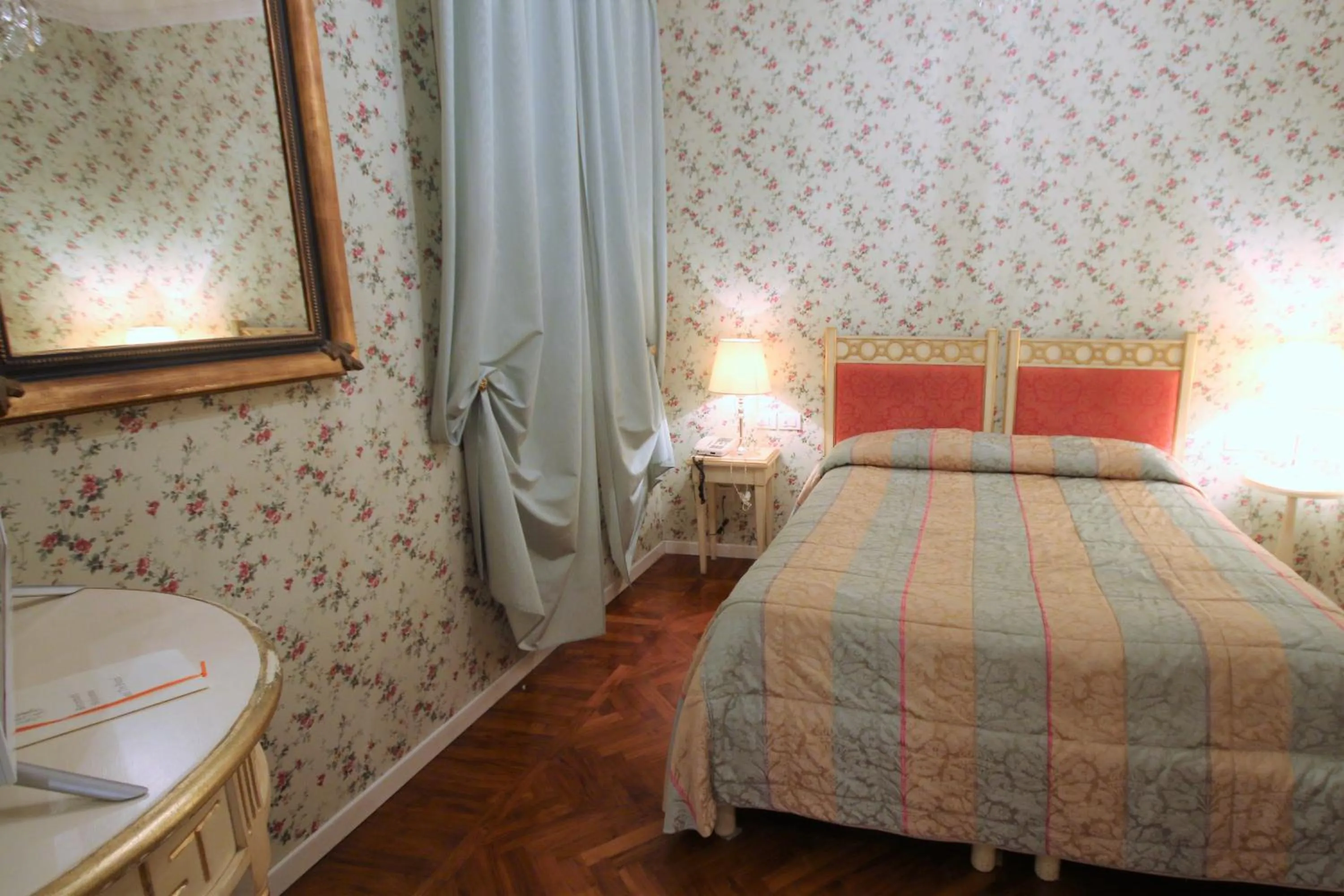 Bed in Albergo Tre Pozzi