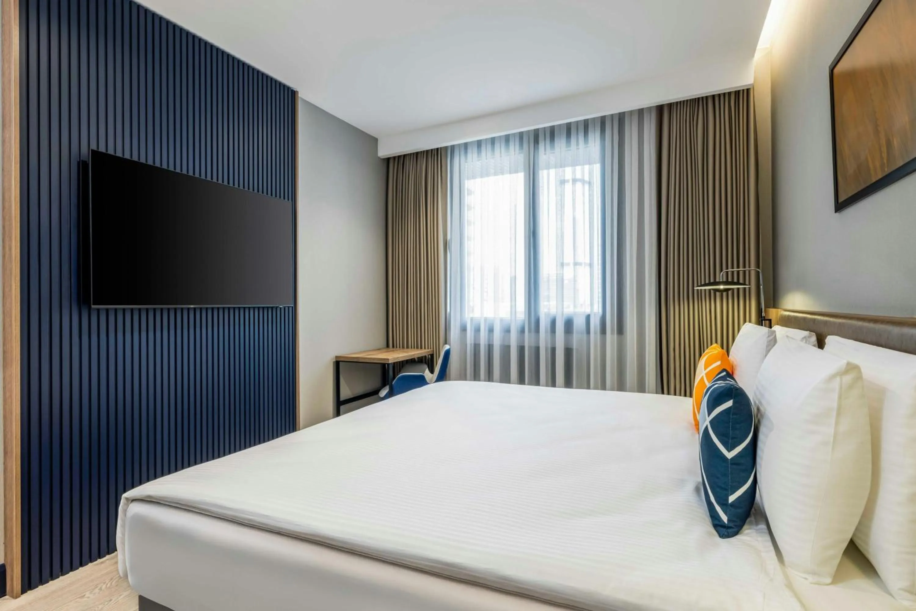 Photo of the whole room, Bed in Four Points Flex by Sheraton Ankara Cukurambar