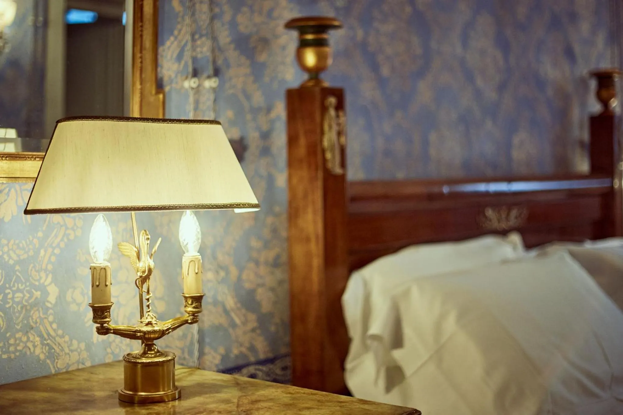 Bed in Palazzo Nobile di San Donato - Historic Experience