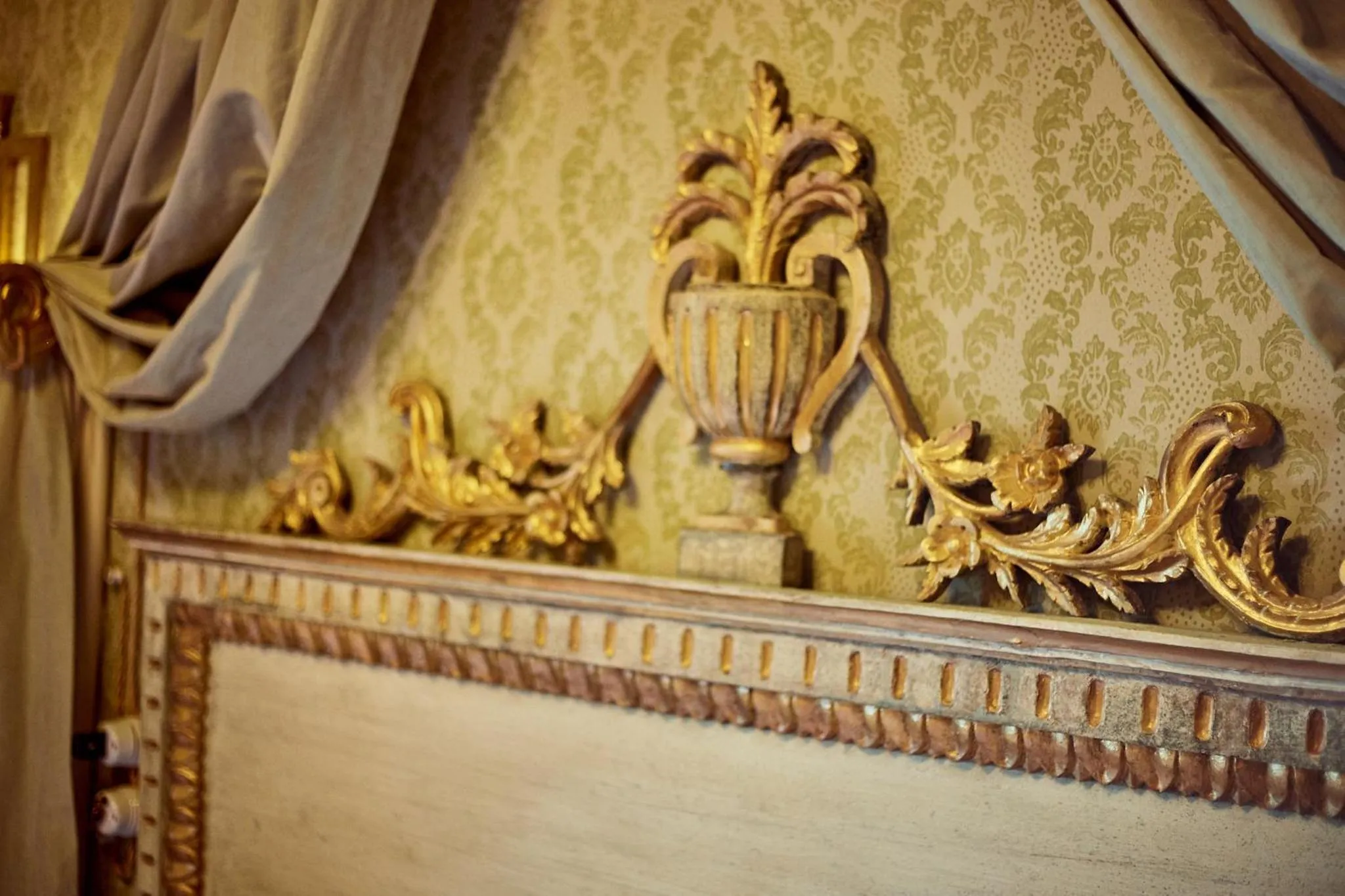 Decorative detail in Palazzo Nobile di San Donato - Historic Experience