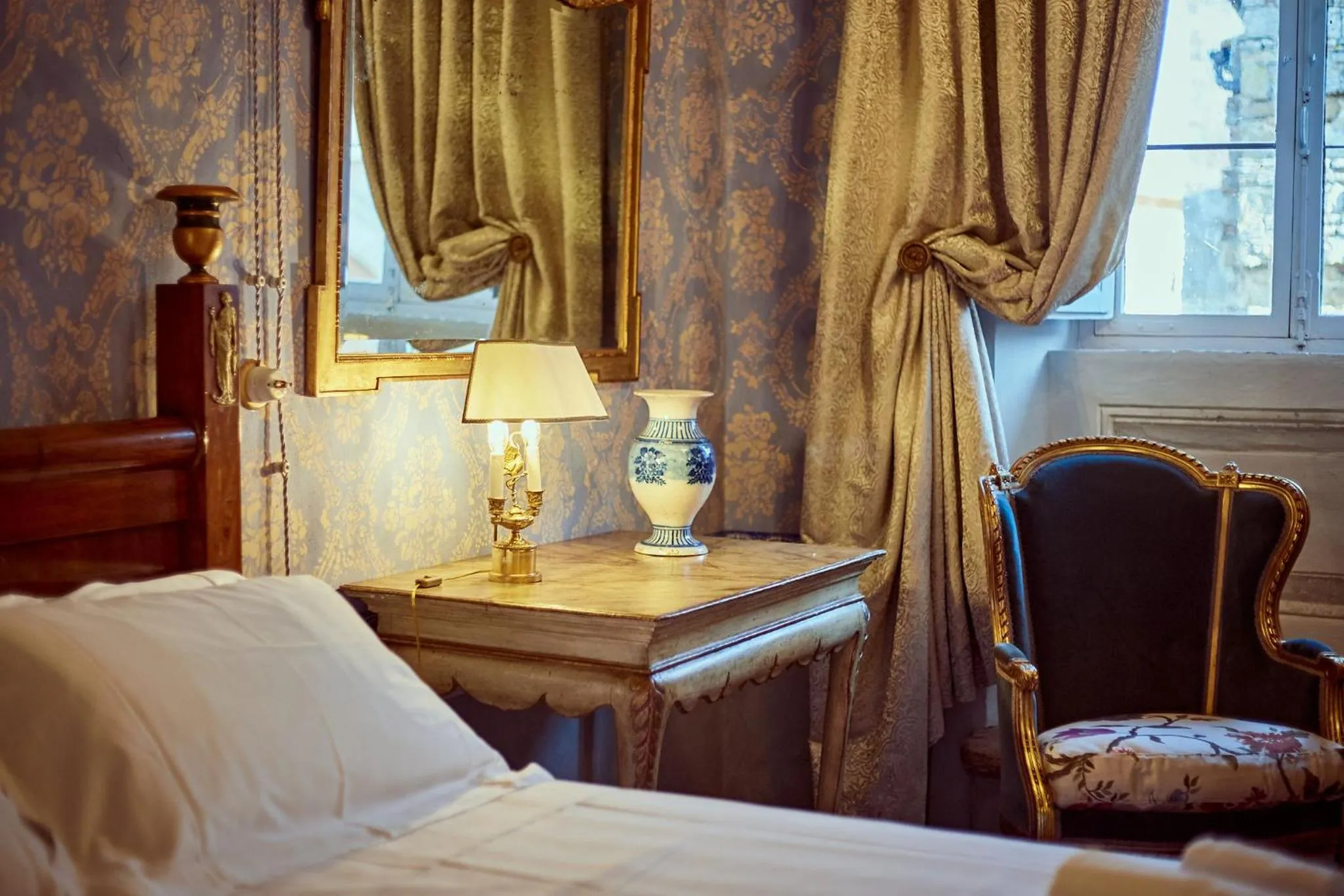 Bed in Palazzo Nobile di San Donato - Historic Experience