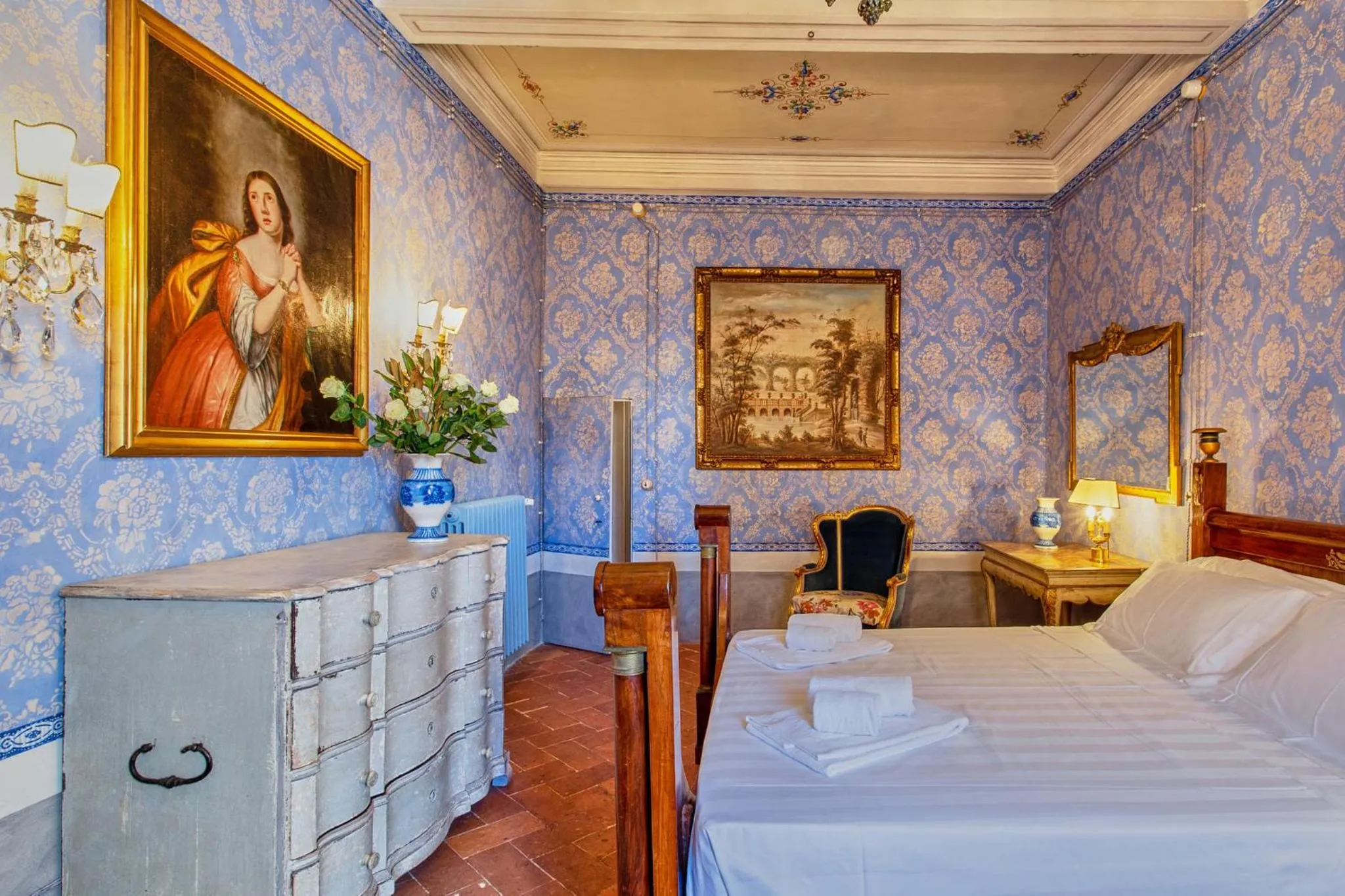 Bed in Palazzo Nobile di San Donato - Historic Experience
