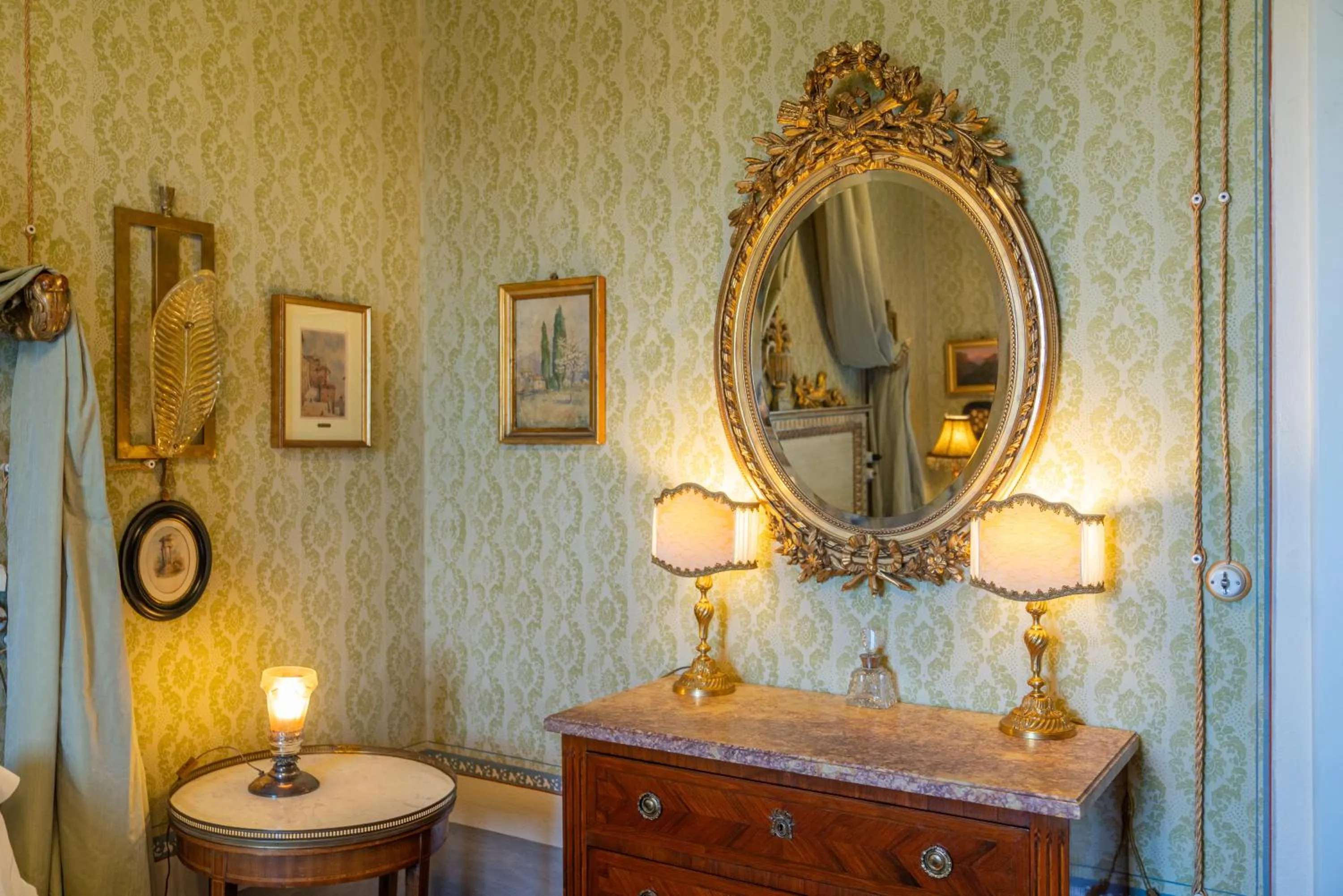 furniture in Palazzo Nobile di San Donato - Historic Experience