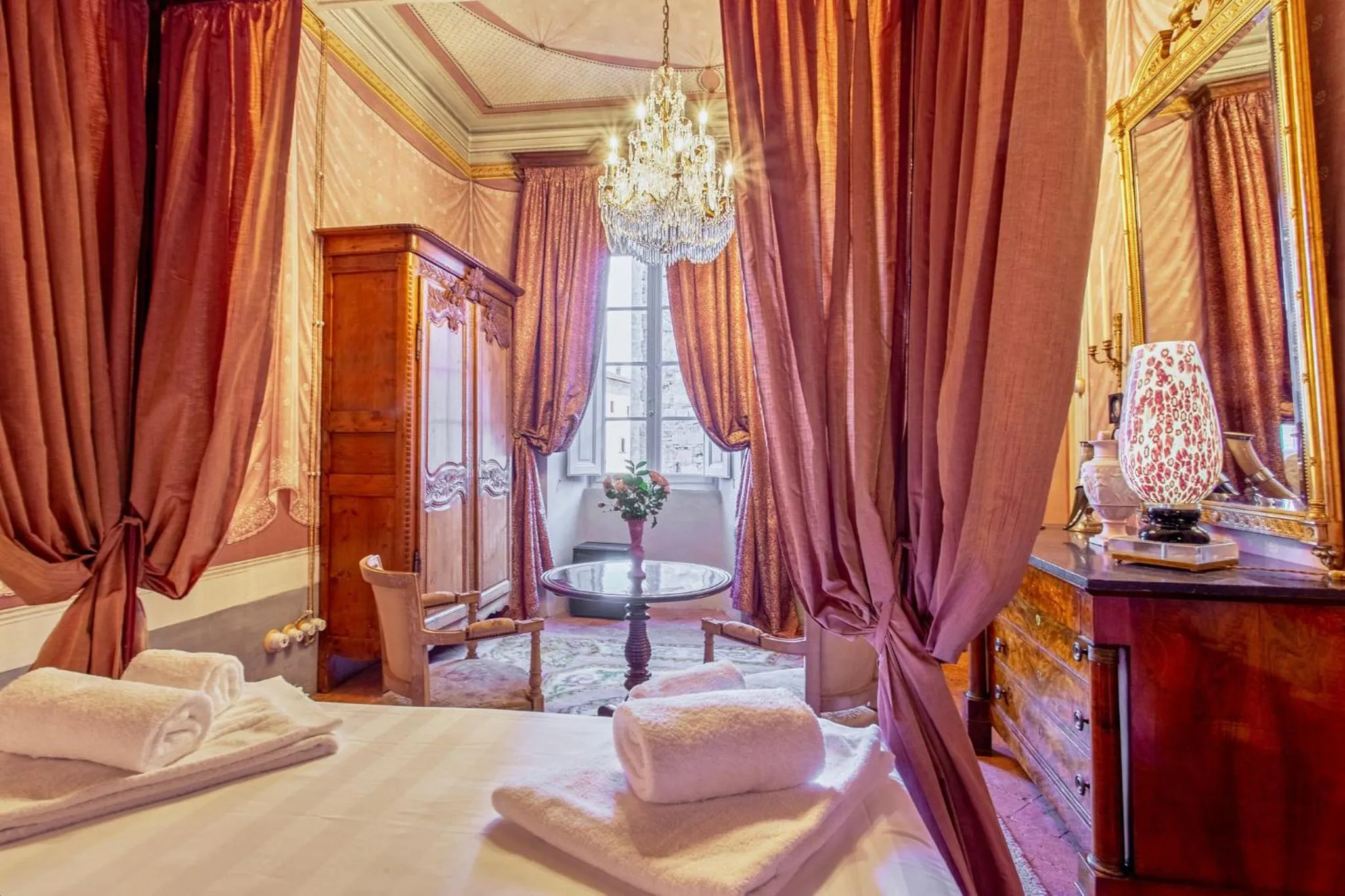 Bed in Palazzo Nobile di San Donato - Historic Experience
