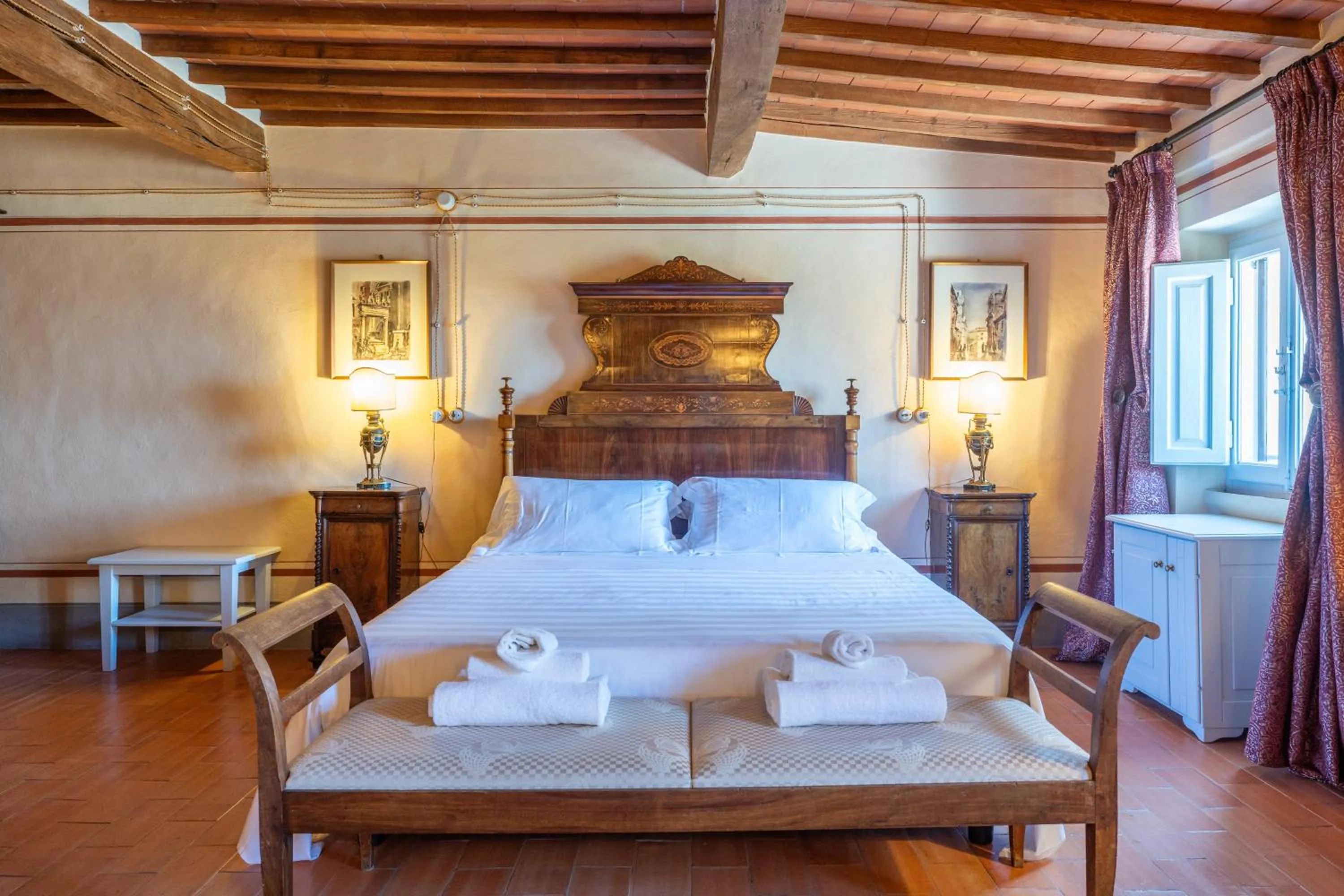 Bed in Palazzo Nobile di San Donato - Historic Experience