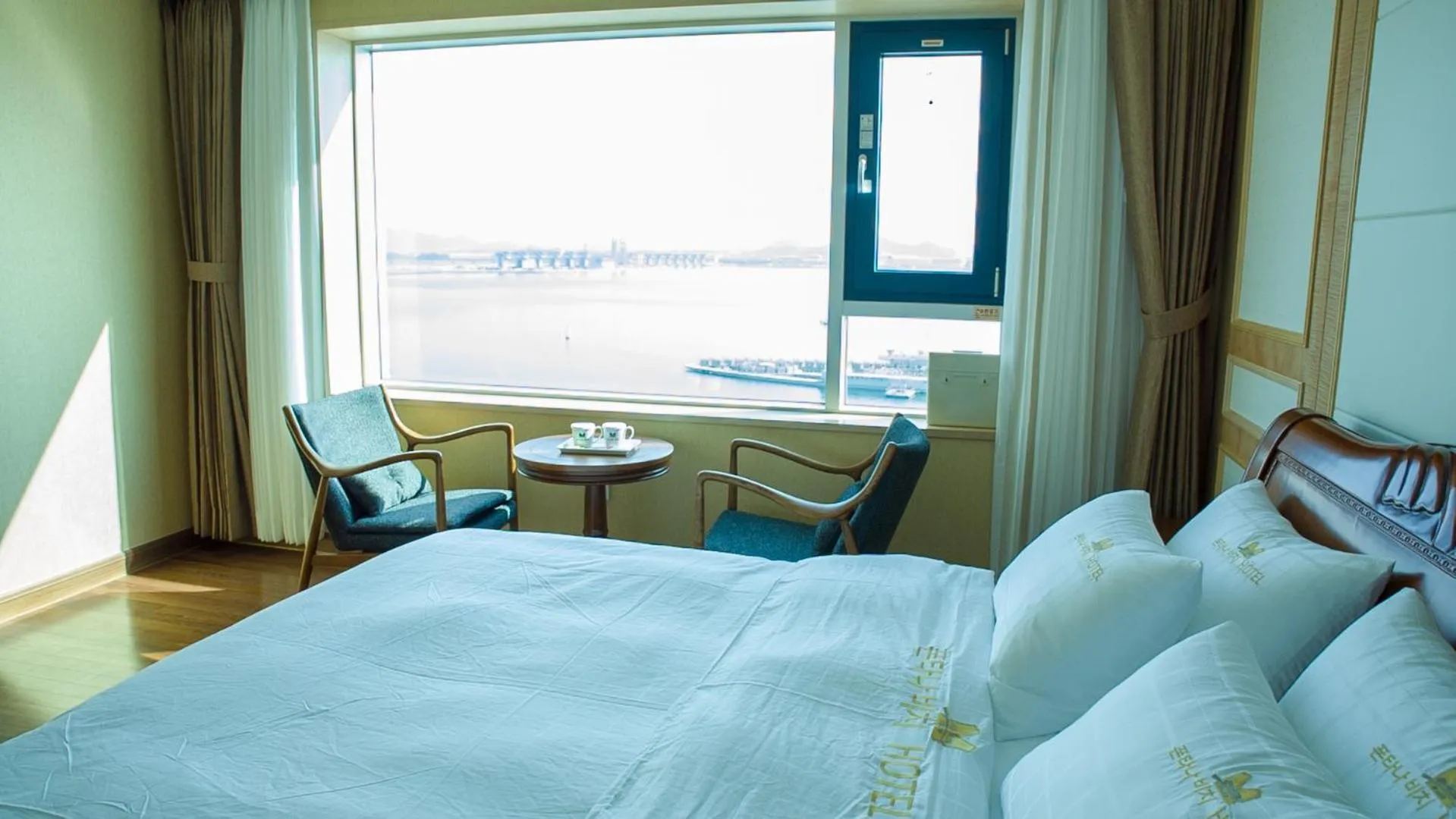 Photo of the whole room, Bed in Fontana Beach Hotel