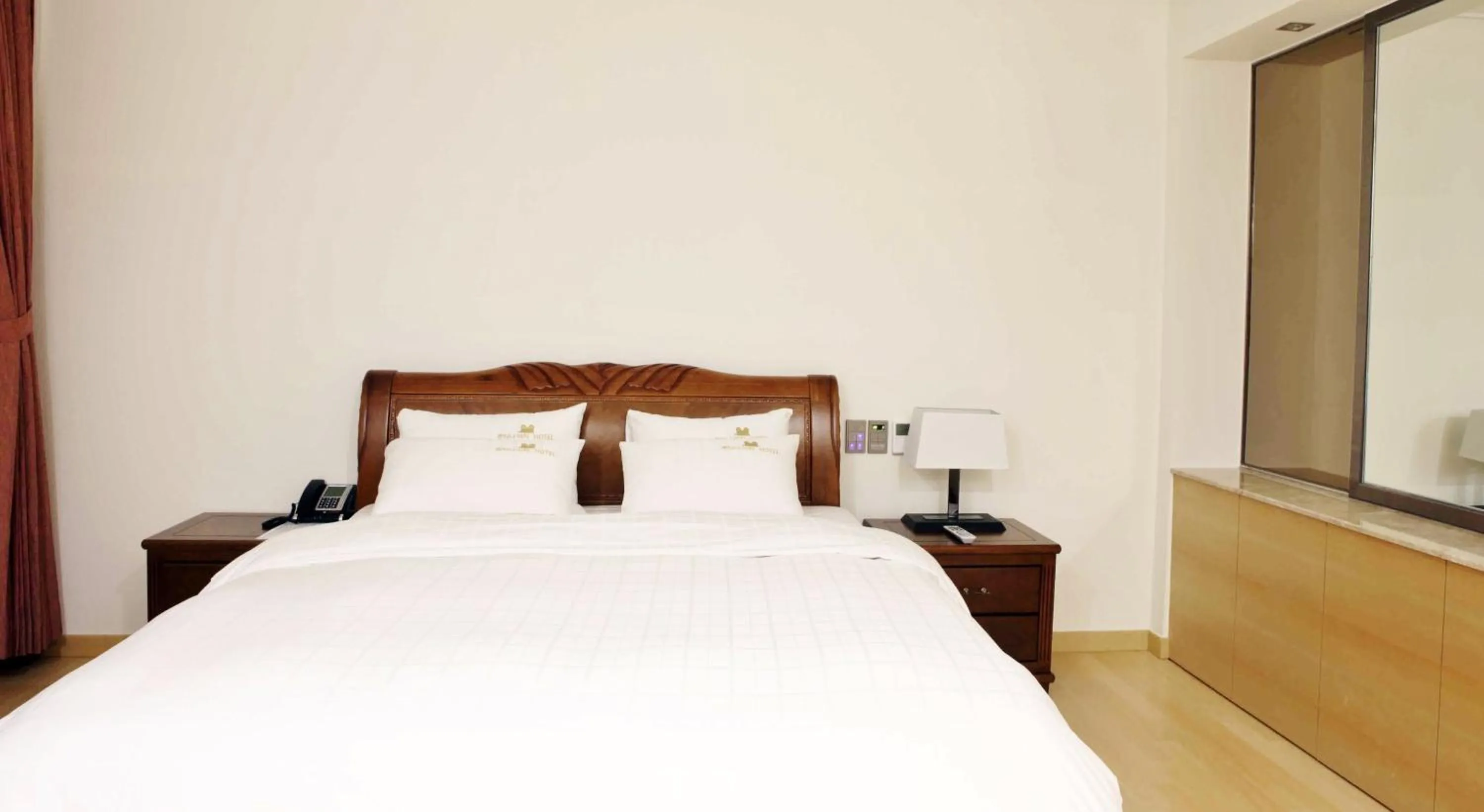 Photo of the whole room, Bed in Fontana Beach Hotel