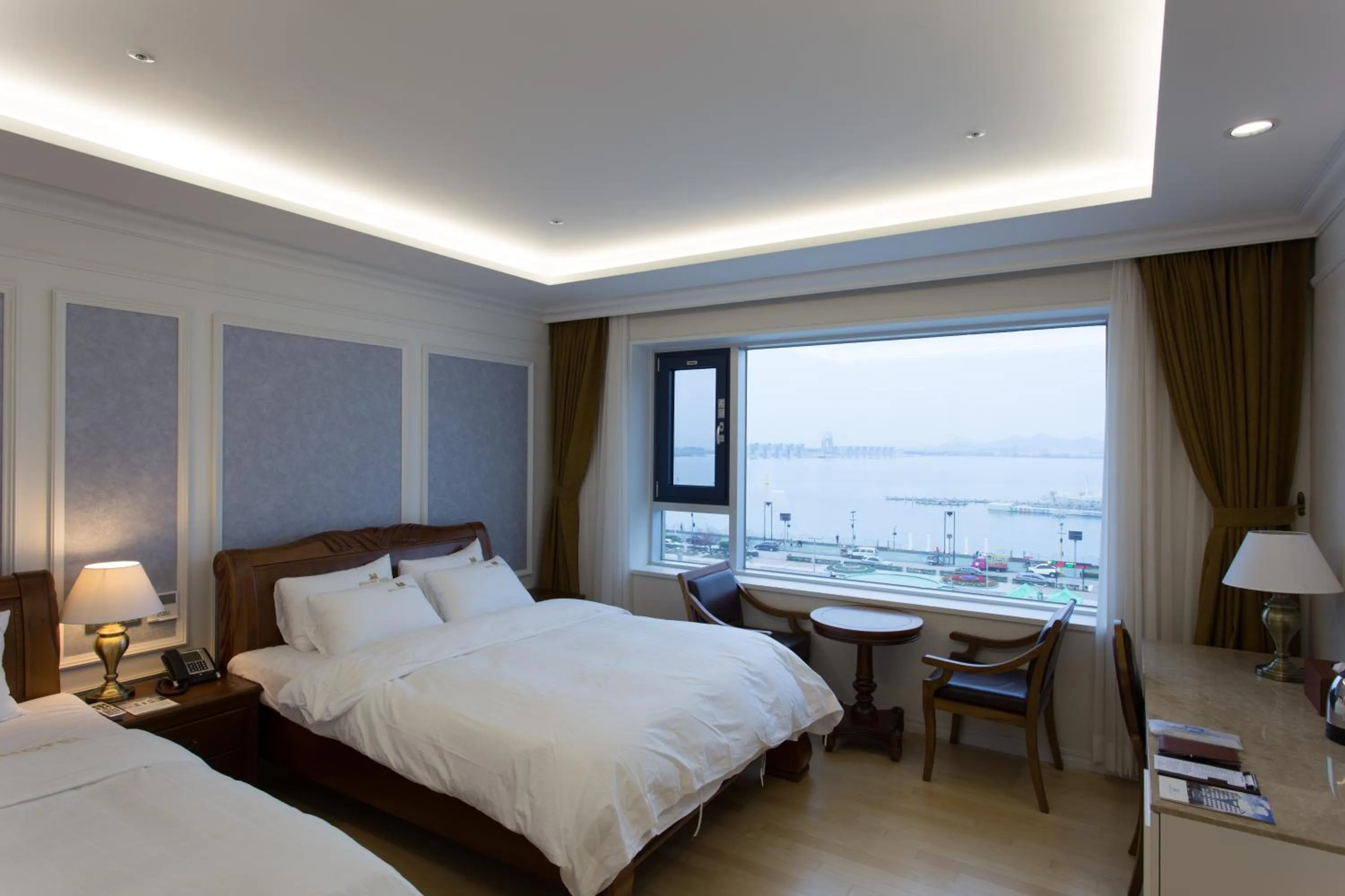 Other, Bed in Fontana Beach Hotel